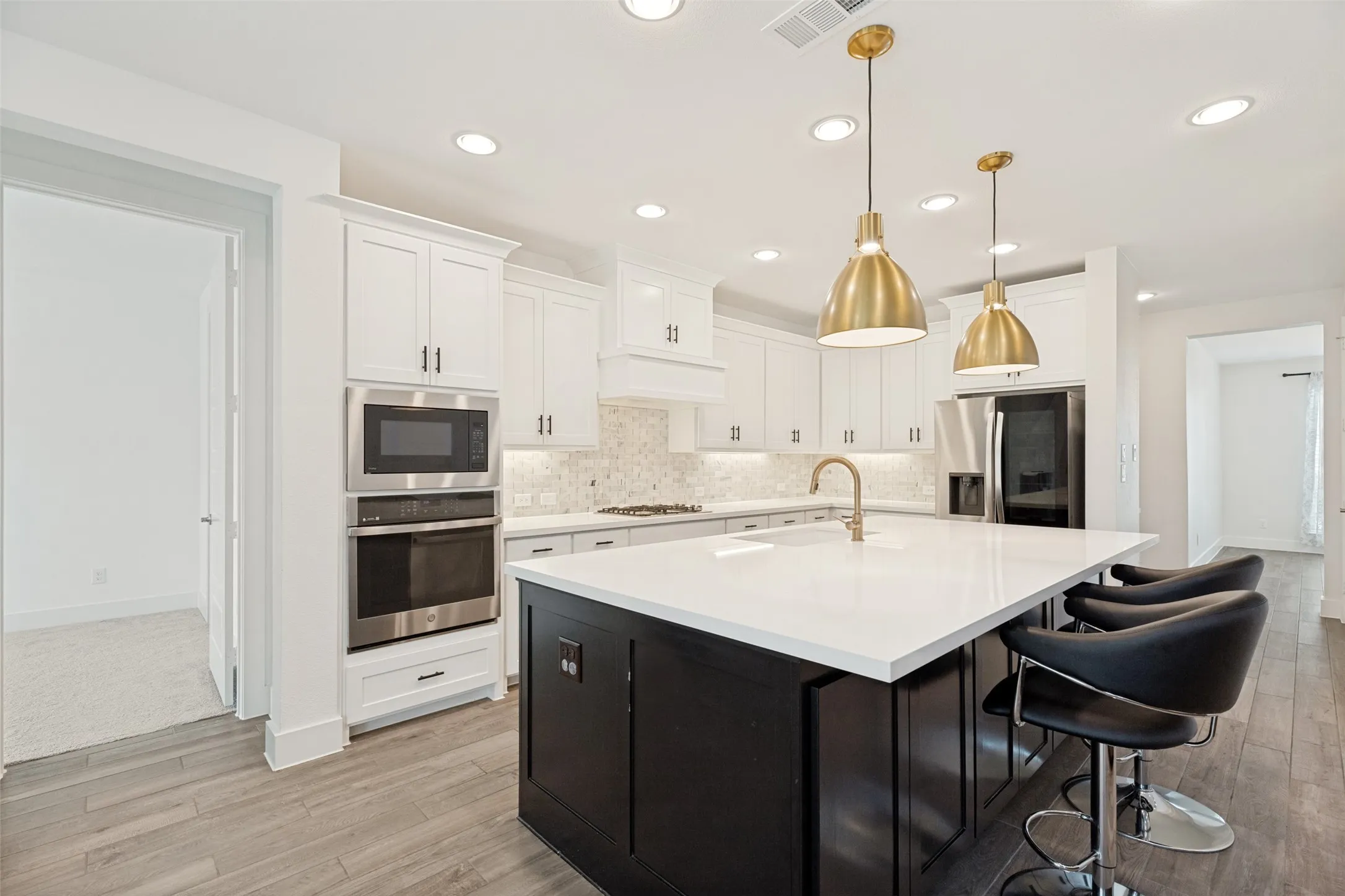 Eat-in kitchen island