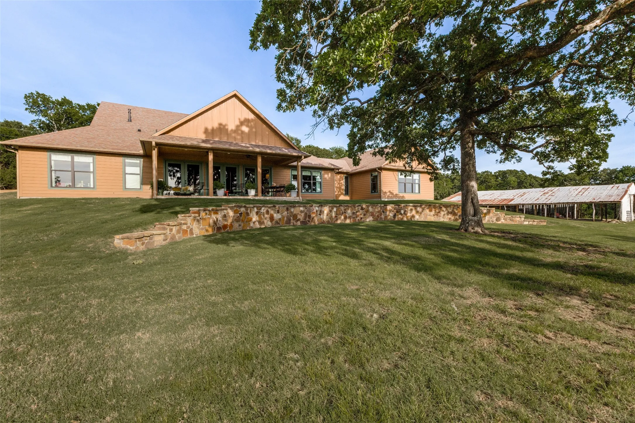 Single Family Residence For Sale in Fannin County , 1955 County Road 2980, Windom, Texas 75492, 2 Bedrooms, 2 Bathrooms, 2 Garage spaces, 3,928 Sqft, built in 2019, Price $4,100,000, mls#21287850, Real Estate Agent in Windom, Homes For Sale in Fannin county, Homes For Sale in Windom, Realtor in Windom Texas, Real Estate Brokerage Independent Realty Texas, Luminita Cordes Realtor