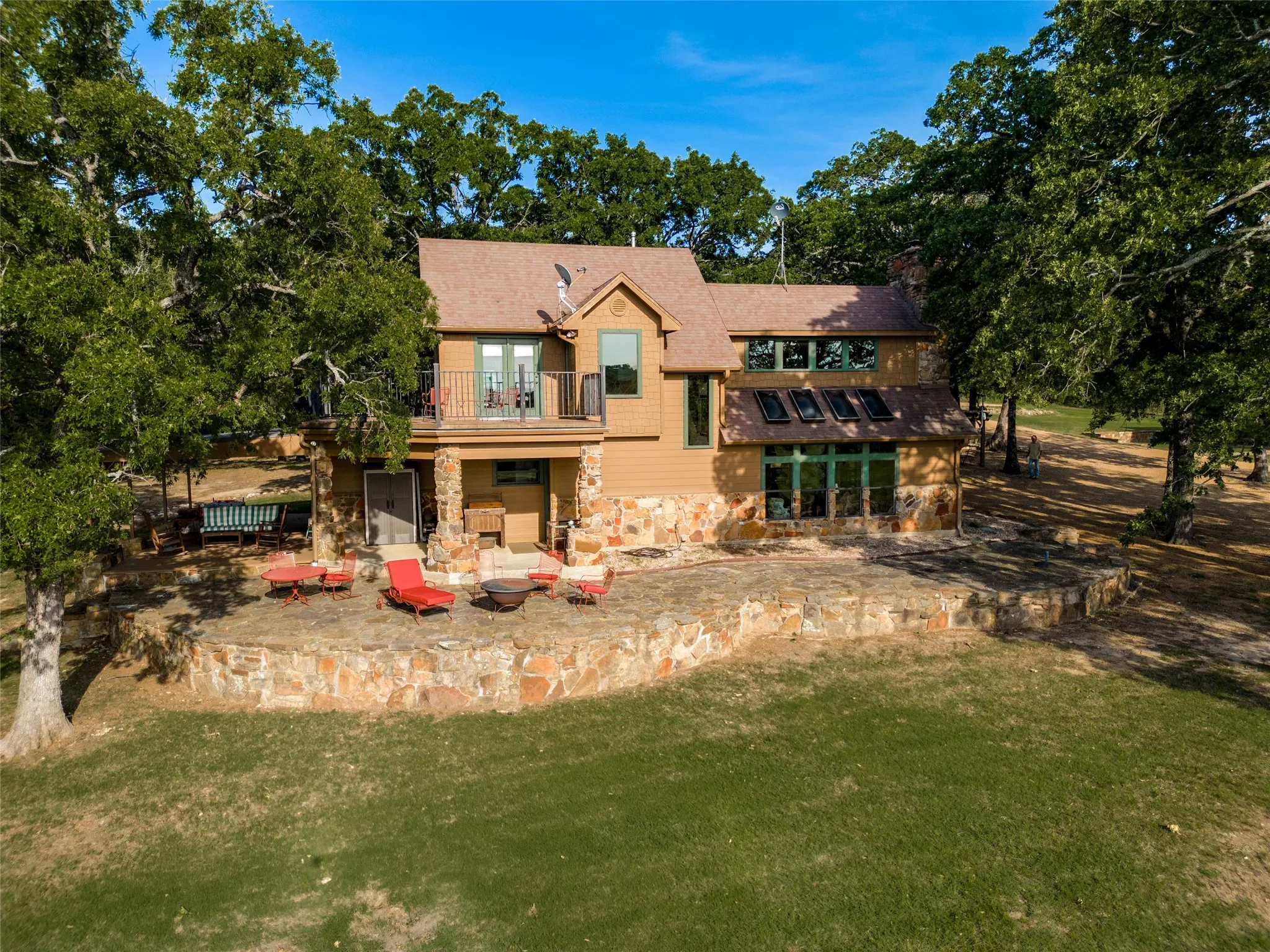 Single Family Residence For Sale in Fannin County , 1955 County Road 2980, Windom, Texas 75492, 2 Bedrooms, 2 Bathrooms, 2 Garage spaces, 3,928 Sqft, built in 2019, Price $4,100,000, mls#21287850, Real Estate Agent in Windom, Homes For Sale in Fannin county, Homes For Sale in Windom, Realtor in Windom Texas, Real Estate Brokerage Independent Realty Texas, Luminita Cordes Realtor