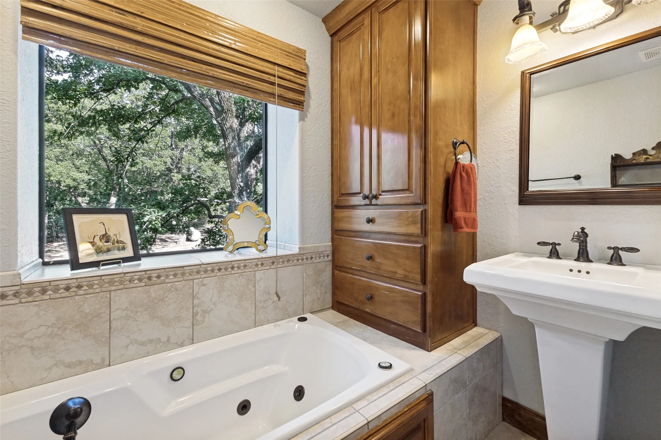 Single Family Residence For Sale in Fannin County , 1955 County Road 2980, Windom, Texas 75492, 2 Bedrooms, 2 Bathrooms, 2 Garage spaces, 3,928 Sqft, built in 2019, Price $4,100,000, mls#21287850, Real Estate Agent in Windom, Homes For Sale in Fannin county, Homes For Sale in Windom, Realtor in Windom Texas, Real Estate Brokerage Independent Realty Texas, Luminita Cordes Realtor