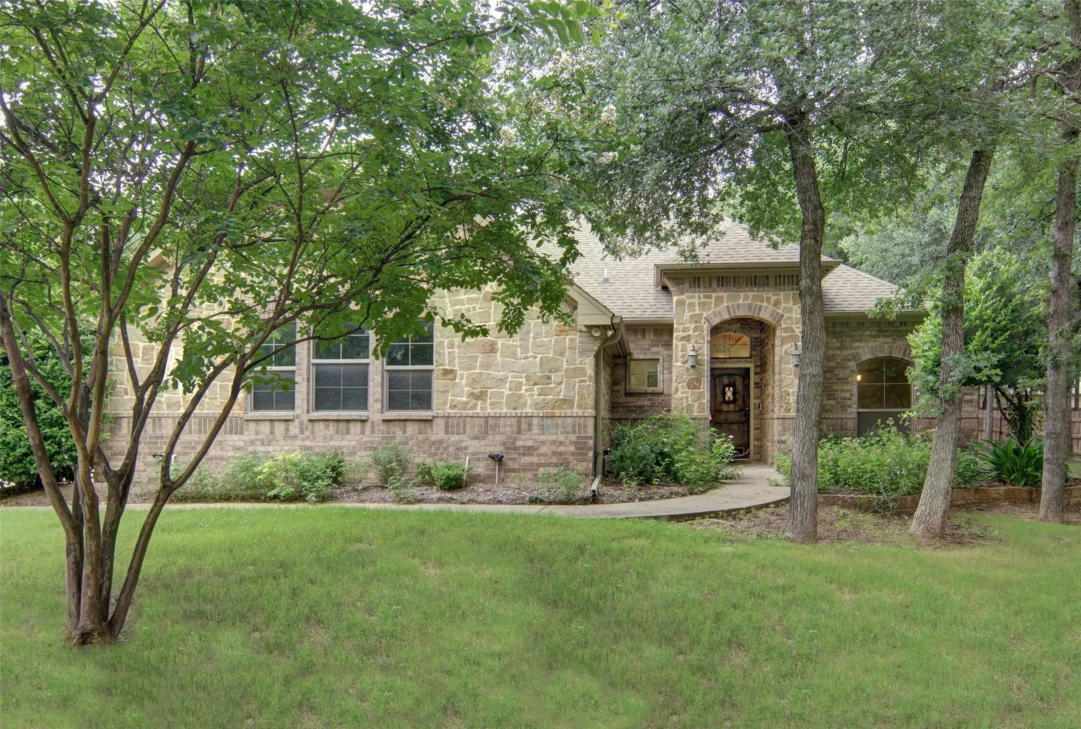 Beautiful 2602 sq ft home on 1.2 acres