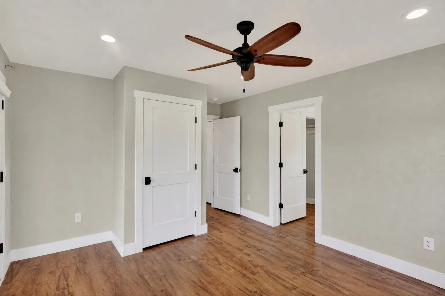 Room featuring wood-finish flooring, recessed lighting, and a ceiling fan with wood-tone blades