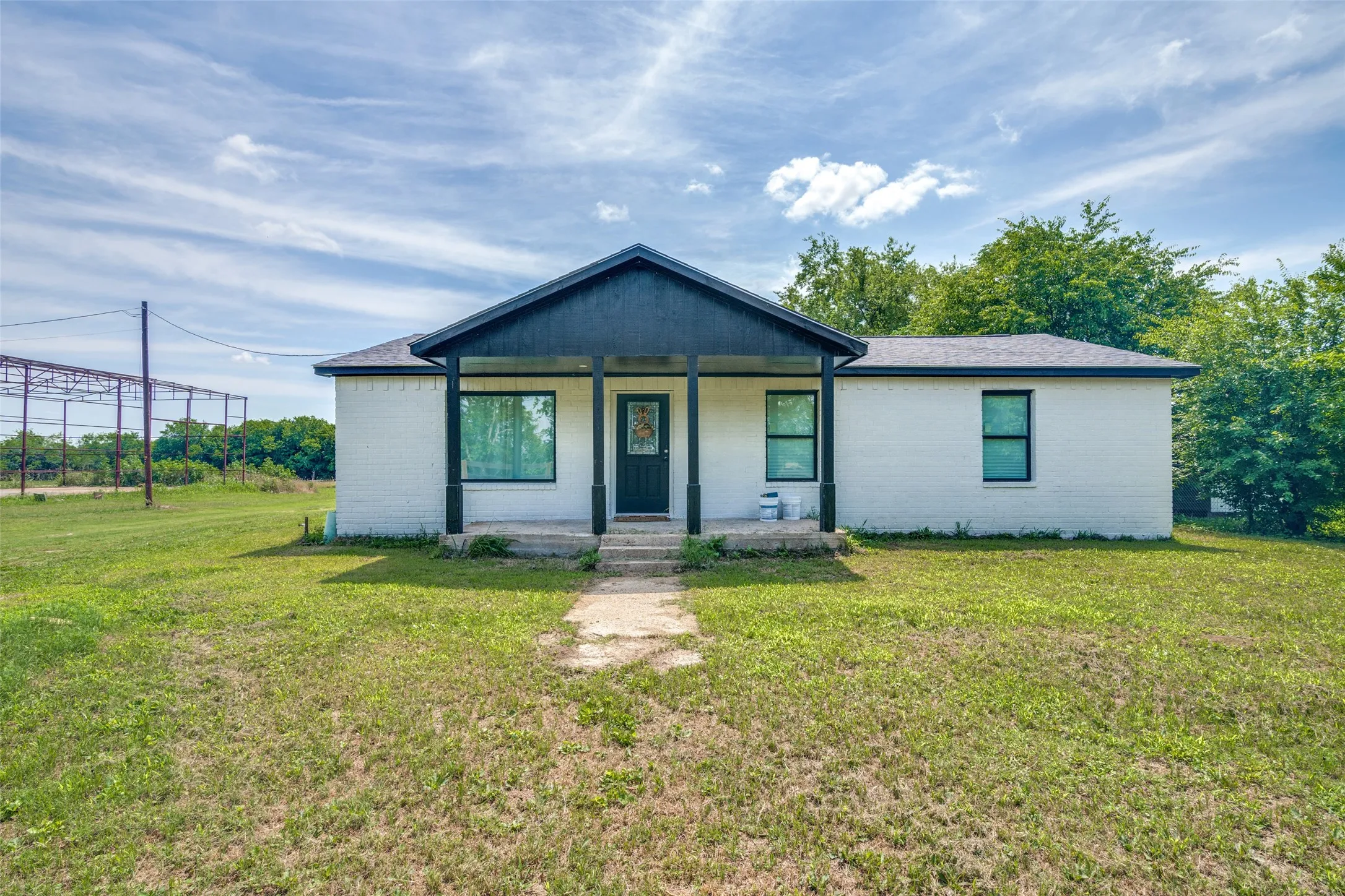 Single Family Residence For Sale in Kaufman County , 13471 County Road 4031, Kemp, Texas 75143, 2 Bedroom, 2 Bathroom, Garage spaces, 1,186 Sqft, built in 1985, Price $250,000, mls#21287404, Real Estate Agent in Kemp, Homes For Sale in Kaufman county, Homes For Sale in Kemp, Realtor in Kemp Texas, Real Estate Brokerage Independent Realty Texas, Luminita Cordes Realtor