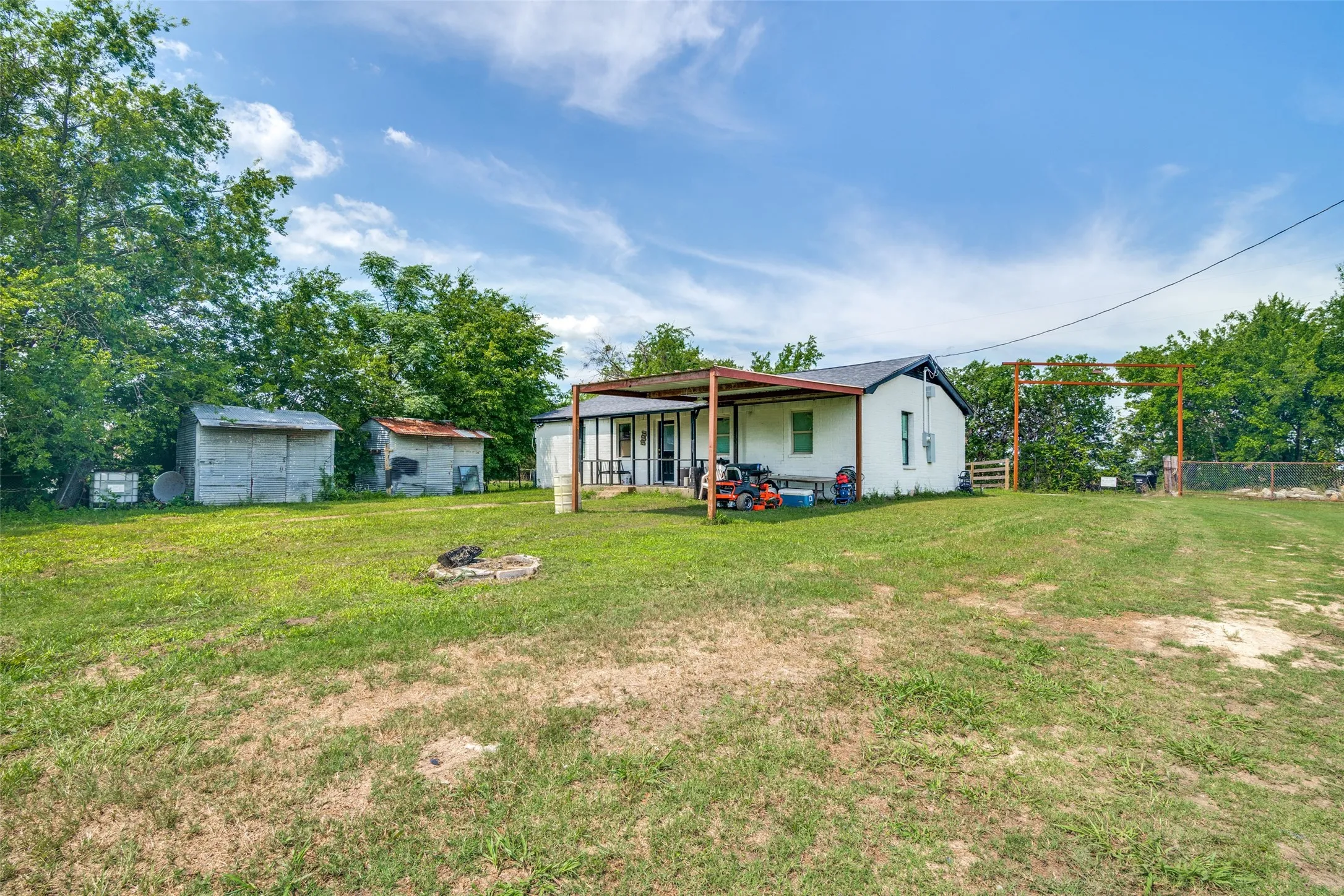Single Family Residence For Sale in Kaufman County , 13471 County Road 4031, Kemp, Texas 75143, 2 Bedroom, 2 Bathroom, Garage spaces, 1,186 Sqft, built in 1985, Price $250,000, mls#21287404, Real Estate Agent in Kemp, Homes For Sale in Kaufman county, Homes For Sale in Kemp, Realtor in Kemp Texas, Real Estate Brokerage Independent Realty Texas, Luminita Cordes Realtor