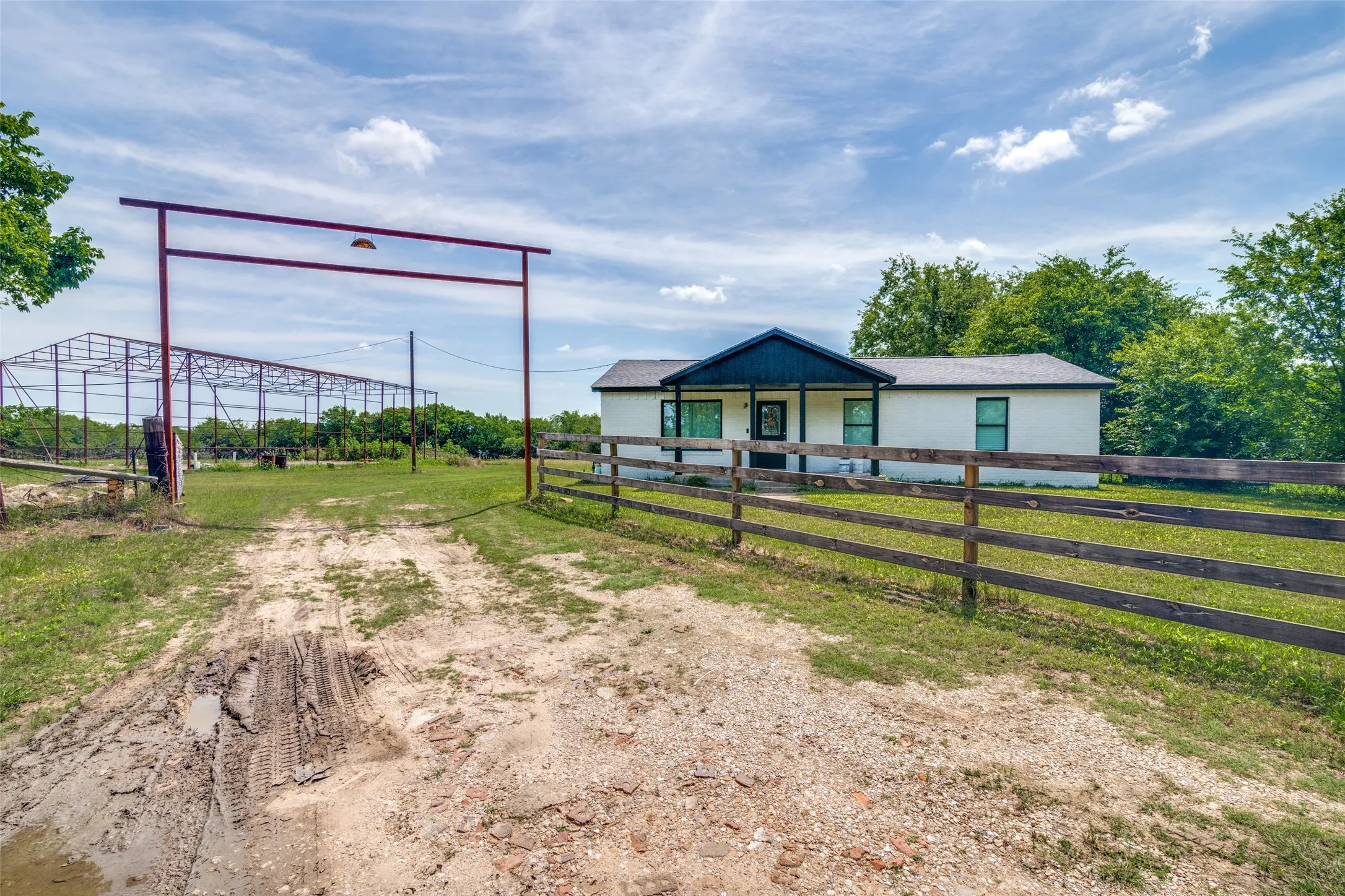 Single Family Residence For Sale in Kaufman County , 13471 County Road 4031, Kemp, Texas 75143, 2 Bedroom, 2 Bathroom, Garage spaces, 1,186 Sqft, built in 1985, Price $250,000, mls#21287404, Real Estate Agent in Kemp, Homes For Sale in Kaufman county, Homes For Sale in Kemp, Realtor in Kemp Texas, Real Estate Brokerage Independent Realty Texas, Luminita Cordes Realtor