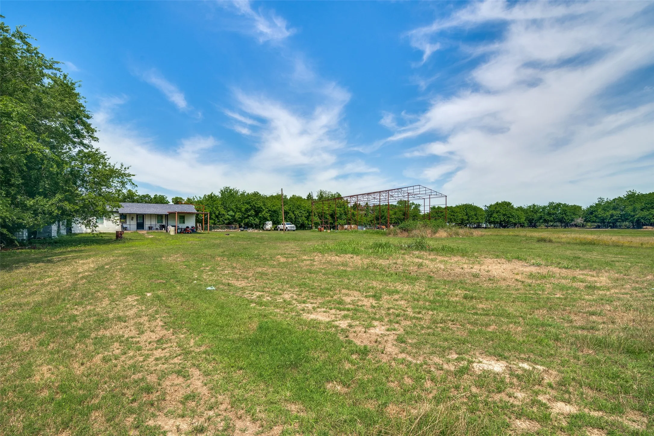 Single Family Residence For Sale in Kaufman County , 13471 County Road 4031, Kemp, Texas 75143, 2 Bedroom, 2 Bathroom, Garage spaces, 1,186 Sqft, built in 1985, Price $250,000, mls#21287404, Real Estate Agent in Kemp, Homes For Sale in Kaufman county, Homes For Sale in Kemp, Realtor in Kemp Texas, Real Estate Brokerage Independent Realty Texas, Luminita Cordes Realtor
