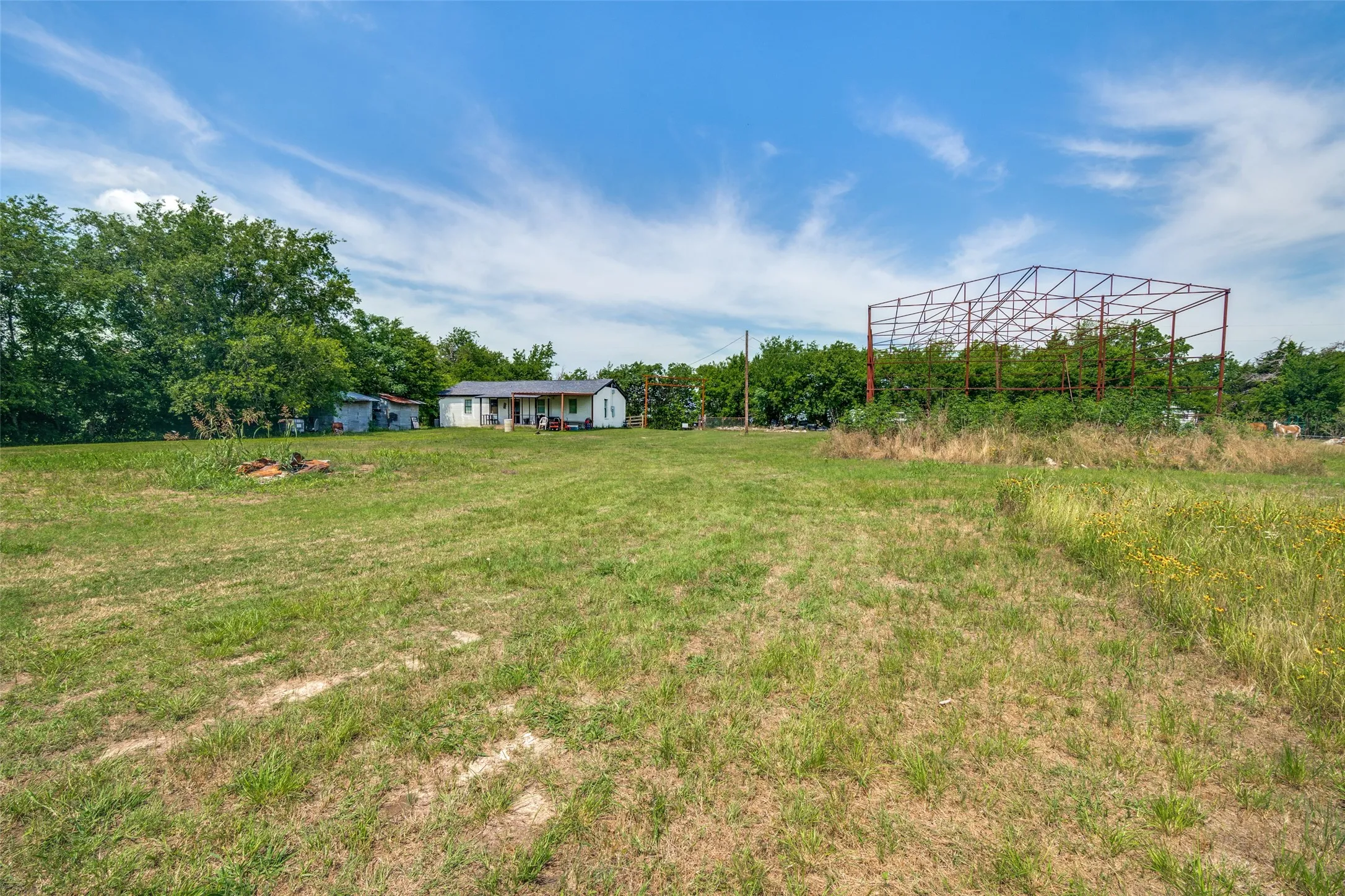 Single Family Residence For Sale in Kaufman County , 13471 County Road 4031, Kemp, Texas 75143, 2 Bedroom, 2 Bathroom, Garage spaces, 1,186 Sqft, built in 1985, Price $250,000, mls#21287404, Real Estate Agent in Kemp, Homes For Sale in Kaufman county, Homes For Sale in Kemp, Realtor in Kemp Texas, Real Estate Brokerage Independent Realty Texas, Luminita Cordes Realtor