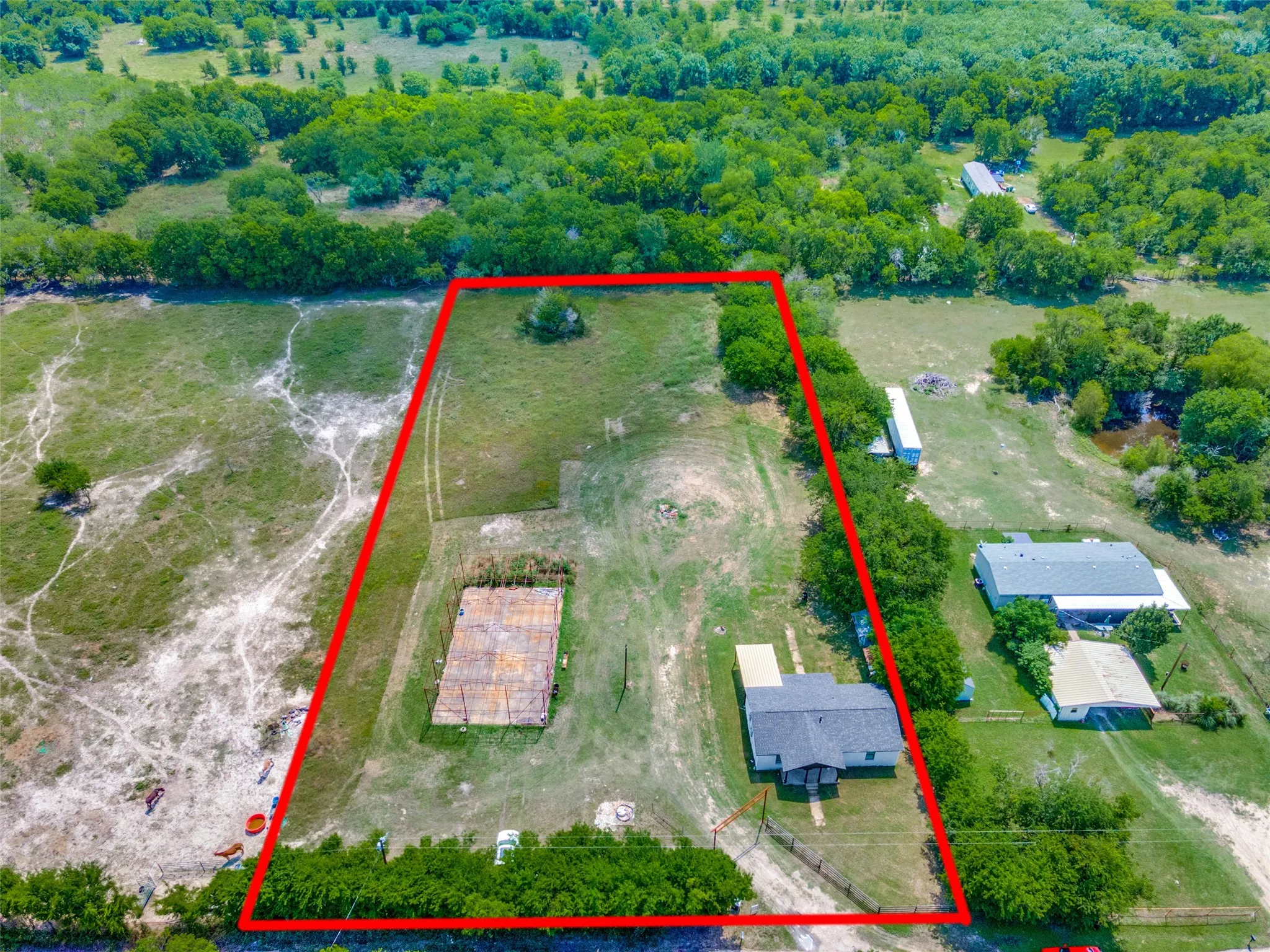 Single Family Residence For Sale in Kaufman County , 13471 County Road 4031, Kemp, Texas 75143, 2 Bedroom, 2 Bathroom, Garage spaces, 1,186 Sqft, built in 1985, Price $250,000, mls#21287404, Real Estate Agent in Kemp, Homes For Sale in Kaufman county, Homes For Sale in Kemp, Realtor in Kemp Texas, Real Estate Brokerage Independent Realty Texas, Luminita Cordes Realtor