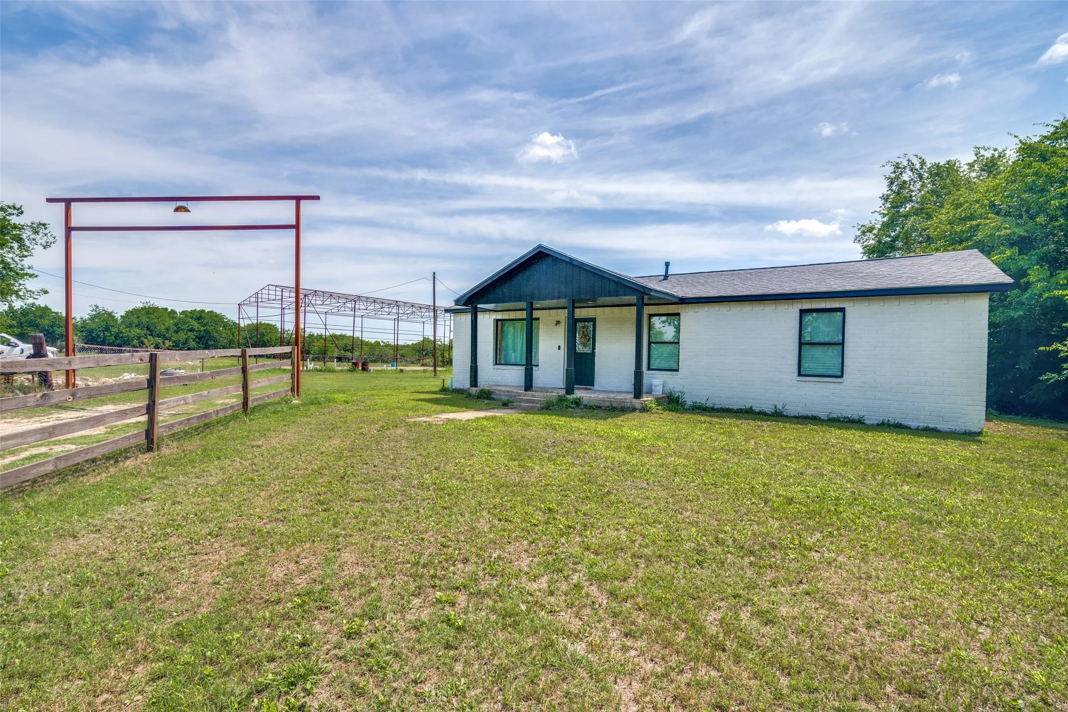 Single Family Residence For Sale in Kaufman County , 13471 County Road 4031, Kemp, Texas 75143, 2 Bedroom, 2 Bathroom, Garage spaces, 1,186 Sqft, built in 1985, Price $250,000, mls#21287404, Real Estate Agent in Kemp, Homes For Sale in Kaufman county, Homes For Sale in Kemp, Realtor in Kemp Texas, Real Estate Brokerage Independent Realty Texas, Luminita Cordes Realtor