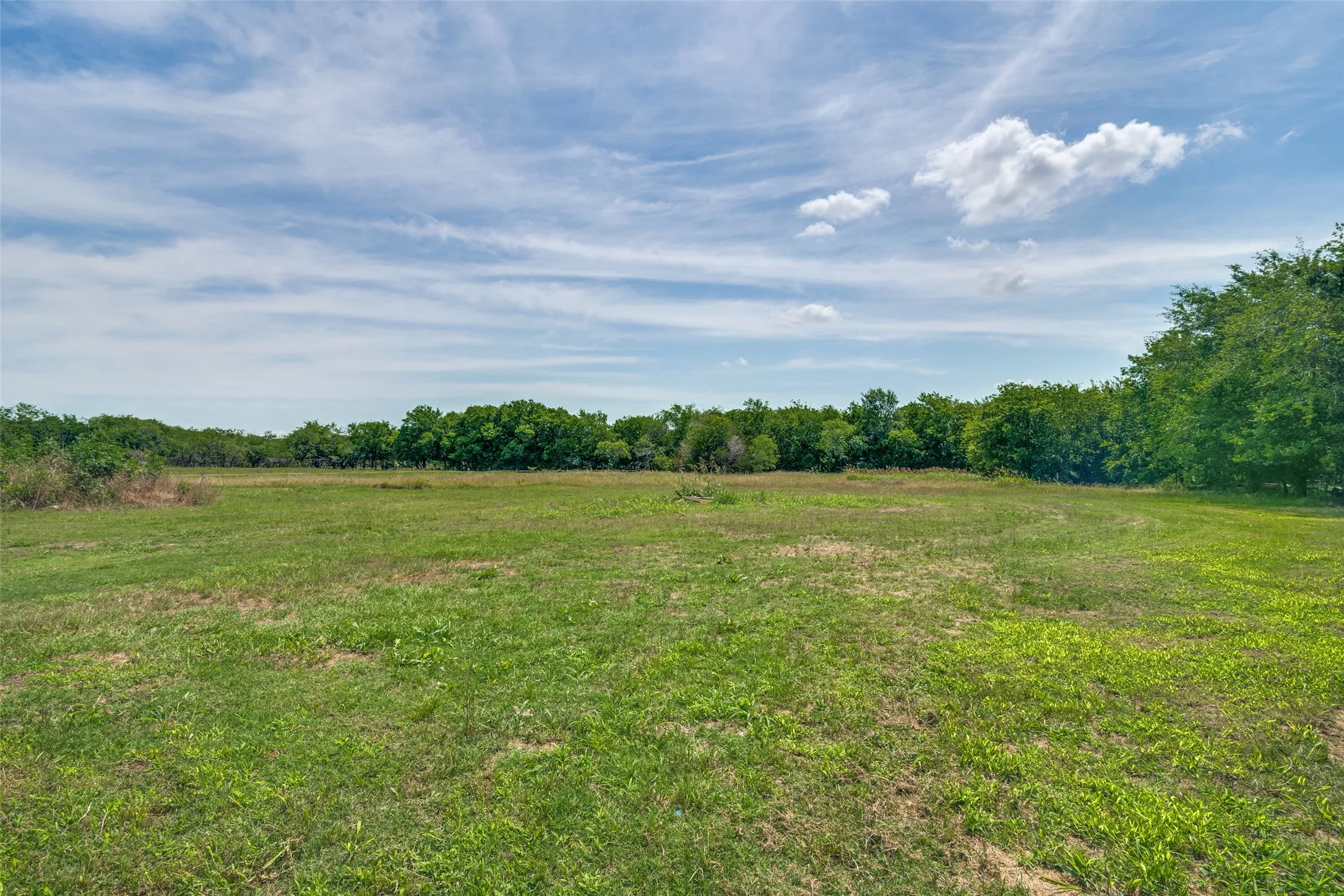 Single Family Residence For Sale in Kaufman County , 13471 County Road 4031, Kemp, Texas 75143, 2 Bedroom, 2 Bathroom, Garage spaces, 1,186 Sqft, built in 1985, Price $250,000, mls#21287404, Real Estate Agent in Kemp, Homes For Sale in Kaufman county, Homes For Sale in Kemp, Realtor in Kemp Texas, Real Estate Brokerage Independent Realty Texas, Luminita Cordes Realtor