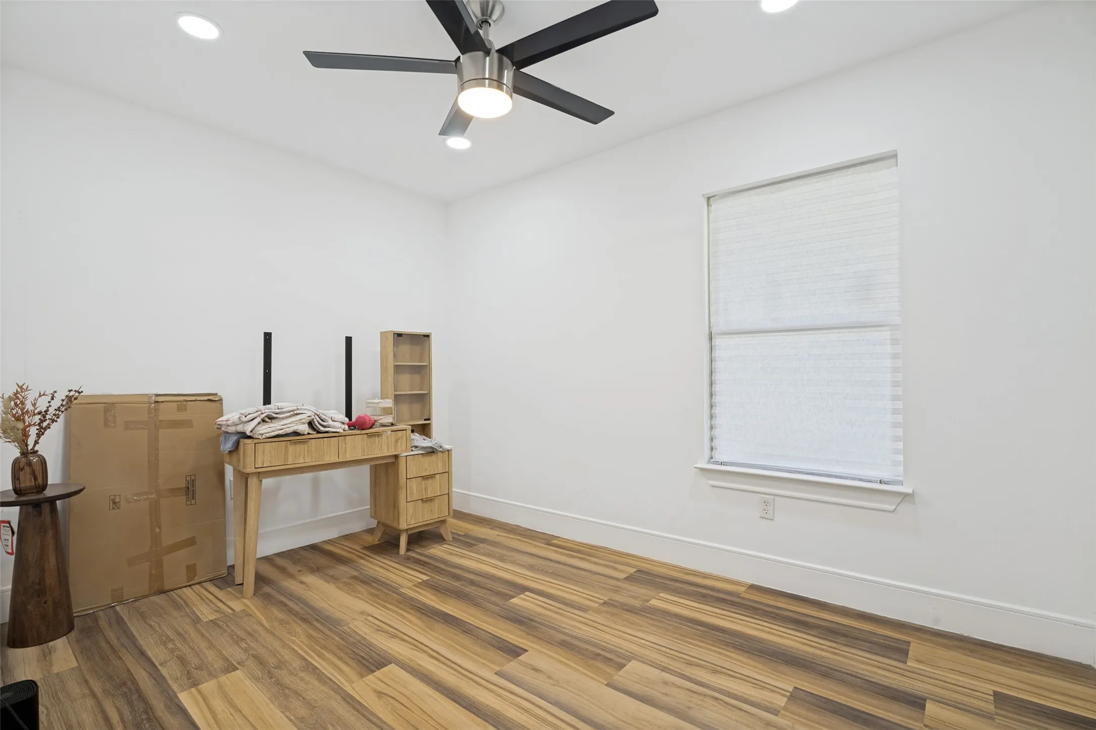 Single Family Residence For Sale in Kaufman County , 13471 County Road 4031, Kemp, Texas 75143, 2 Bedroom, 2 Bathroom, Garage spaces, 1,186 Sqft, built in 1985, Price $250,000, mls#21287404, Real Estate Agent in Kemp, Homes For Sale in Kaufman county, Homes For Sale in Kemp, Realtor in Kemp Texas, Real Estate Brokerage Independent Realty Texas, Luminita Cordes Realtor