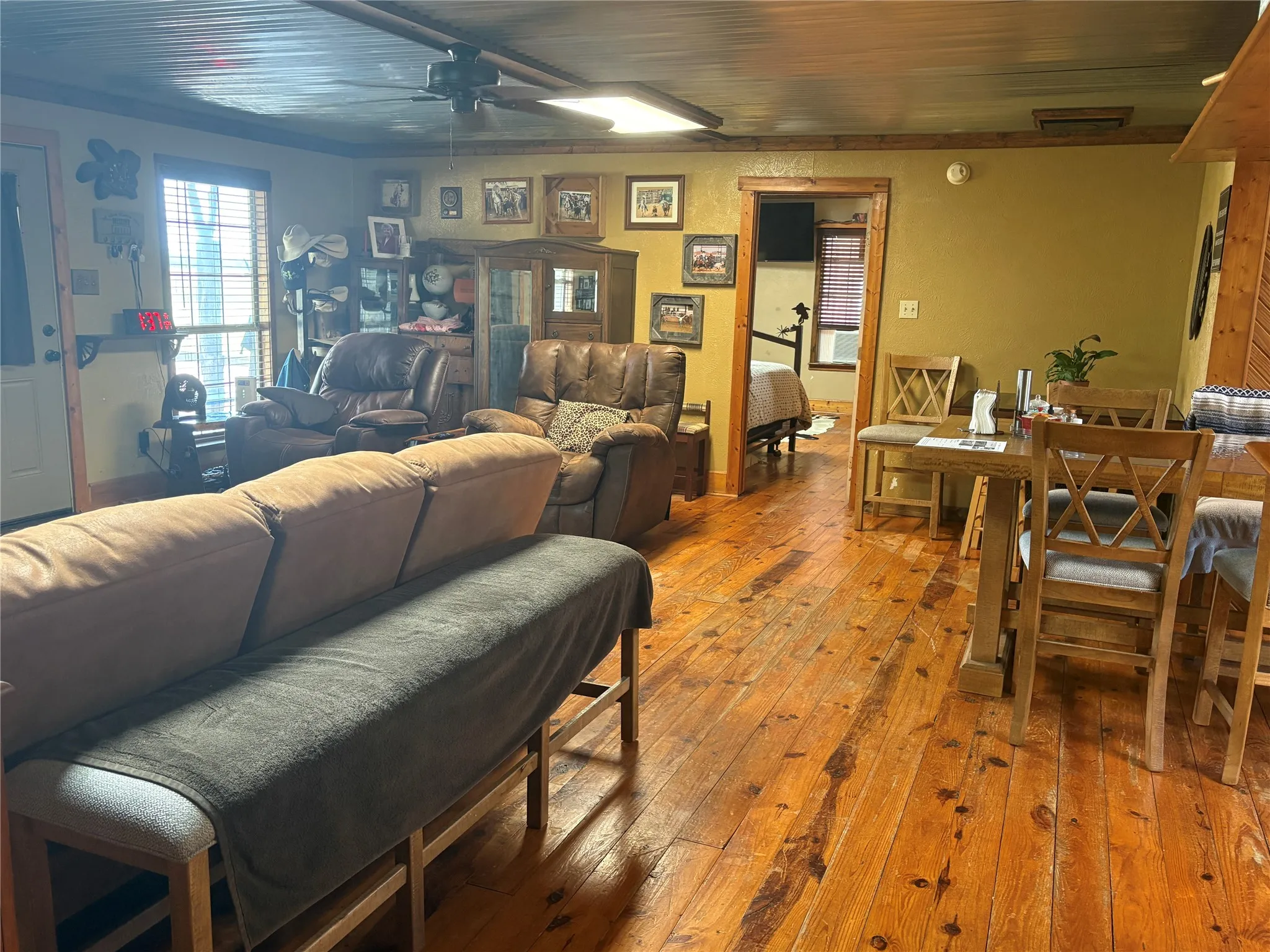 Farm For Sale in Collin County , 15901 County Road 1030, Blue Ridge, Texas 75424, 3 Bedroom, 2 Bathroom, 2 Garage spaces, 1,770 Sqft, built in 1994, mls#21287746, Real Estate Agent in Blue Ridge, Homes For Sale in Collin county, Homes For Sale in Blue Ridge, Realtor in Blue Ridge Texas, Real Estate Brokerage Independent Realty Texas, Luminita Cordes Realtor