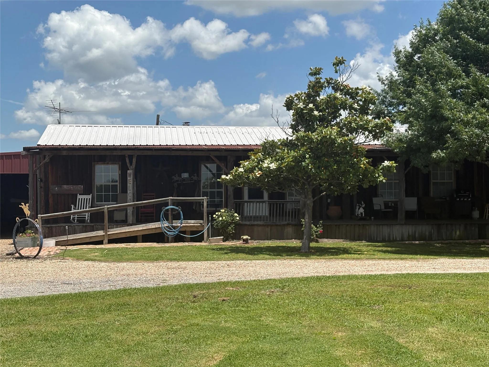 Farm For Sale in Collin County , 15901 County Road 1030, Blue Ridge, Texas 75424, 3 Bedroom, 2 Bathroom, 2 Garage spaces, 1,770 Sqft, built in 1994, mls#21287746, Real Estate Agent in Blue Ridge, Homes For Sale in Collin county, Homes For Sale in Blue Ridge, Realtor in Blue Ridge Texas, Real Estate Brokerage Independent Realty Texas, Luminita Cordes Realtor