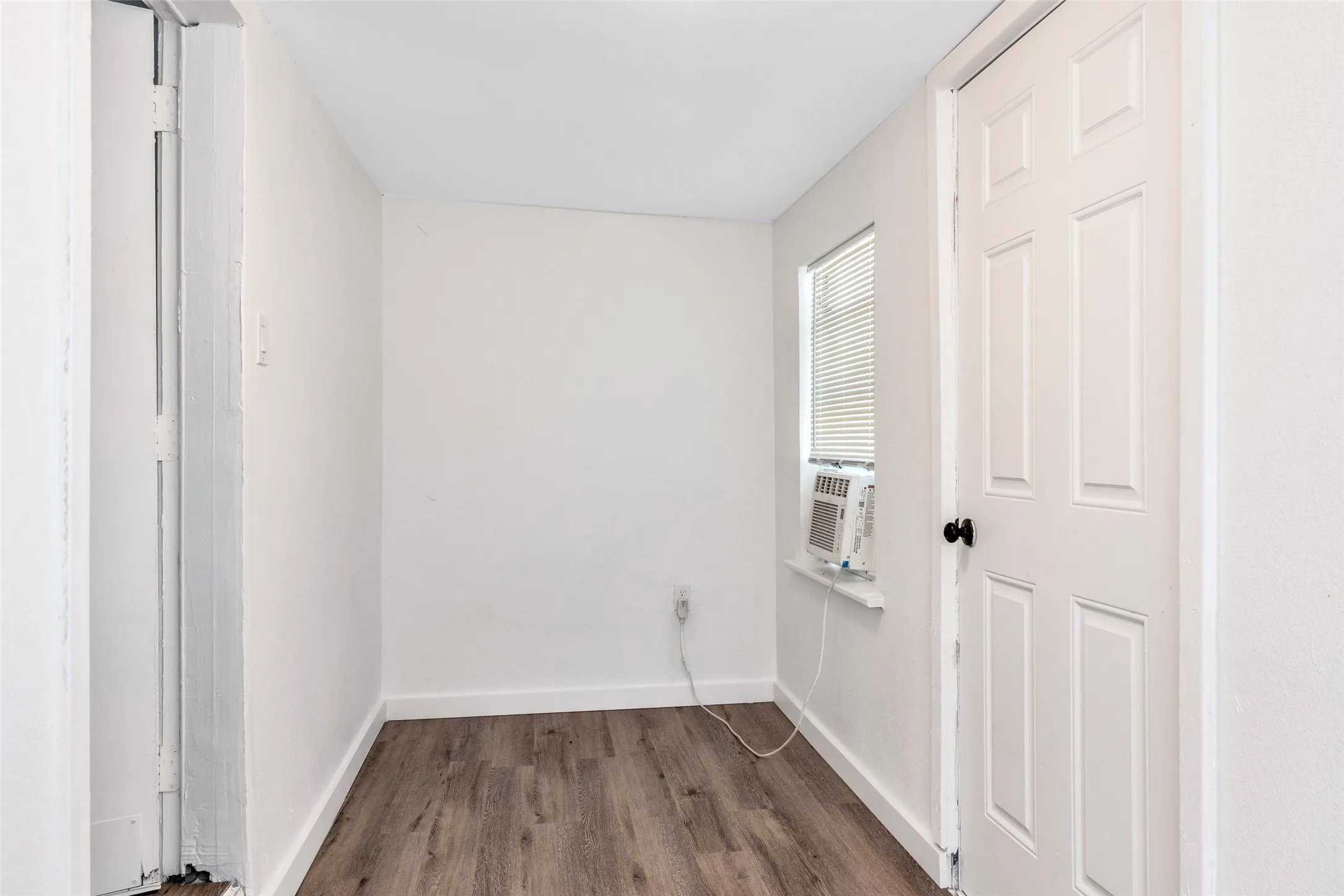 Duplex For Sale in Kaufman County , 107 E 11th, Kemp, Texas 75143, 4 Bedroom, 2 Bathroom, Garage spaces, 1,420 Sqft, built in 1900, mls#21259445, Real Estate Agent in Kemp, Homes For Sale in Kaufman county, Homes For Sale in Kemp, Realtor in Kemp Texas, Real Estate Brokerage Independent Realty Texas, Luminita Cordes Realtor