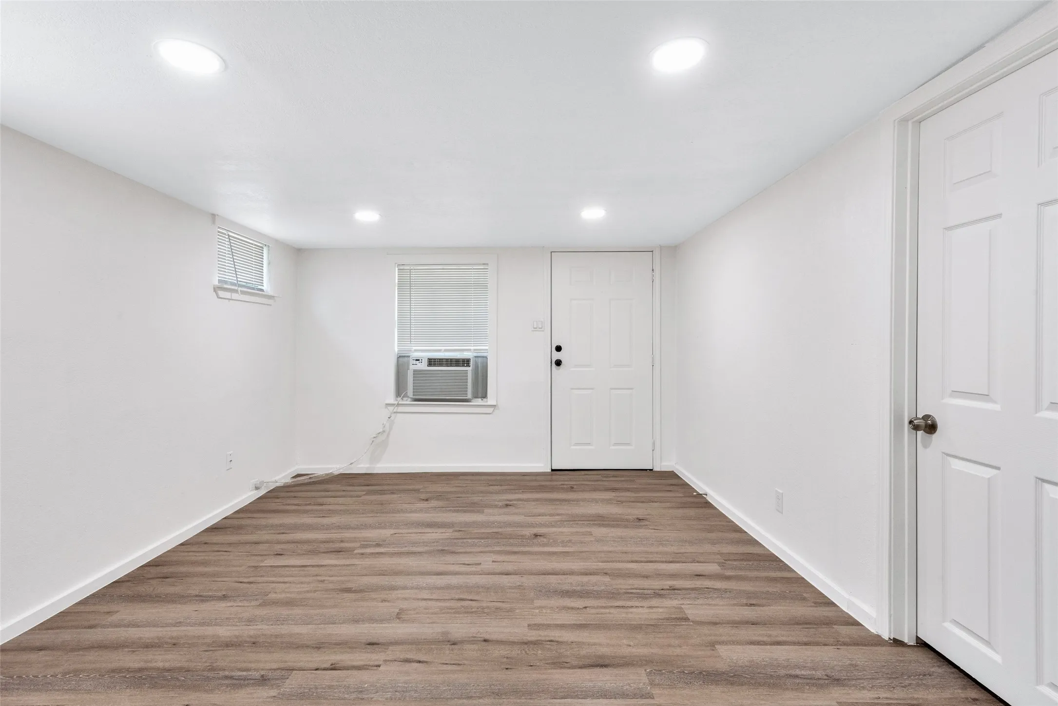 Duplex For Sale in Kaufman County , 107 E 11th, Kemp, Texas 75143, 4 Bedroom, 2 Bathroom, Garage spaces, 1,420 Sqft, built in 1900, mls#21259445, Real Estate Agent in Kemp, Homes For Sale in Kaufman county, Homes For Sale in Kemp, Realtor in Kemp Texas, Real Estate Brokerage Independent Realty Texas, Luminita Cordes Realtor