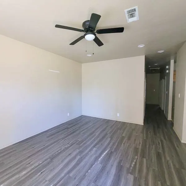 Single Family Residence For Rent in Ellis County , 710 W Waco Street, Ennis, Texas 75119, 3 Bedroom, 2 Bathroom, 1 Garage spaces, 1,092 Sqft, built in 2003, mls#21287884, Real Estate Agent in Ennis, Homes For Rent in Ellis county, Homes For Rent in Ennis, Realtor in Ennis Texas, Real Estate Brokerage Independent Realty Texas, Luminita Cordes Realtor