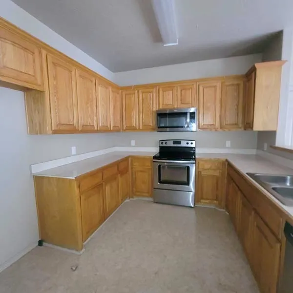 Single Family Residence For Rent in Ellis County , 710 W Waco Street, Ennis, Texas 75119, 3 Bedroom, 2 Bathroom, 1 Garage spaces, 1,092 Sqft, built in 2003, mls#21287884, Real Estate Agent in Ennis, Homes For Rent in Ellis county, Homes For Rent in Ennis, Realtor in Ennis Texas, Real Estate Brokerage Independent Realty Texas, Luminita Cordes Realtor