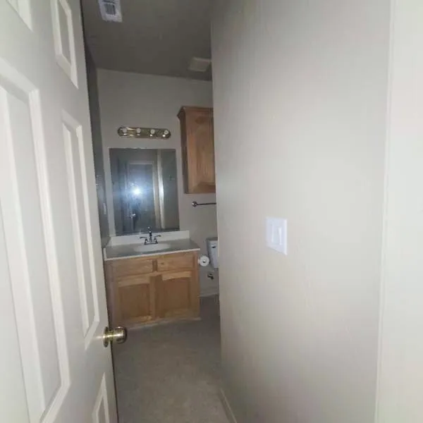Single Family Residence For Rent in Ellis County , 710 W Waco Street, Ennis, Texas 75119, 3 Bedroom, 2 Bathroom, 1 Garage spaces, 1,092 Sqft, built in 2003, mls#21287884, Real Estate Agent in Ennis, Homes For Rent in Ellis county, Homes For Rent in Ennis, Realtor in Ennis Texas, Real Estate Brokerage Independent Realty Texas, Luminita Cordes Realtor