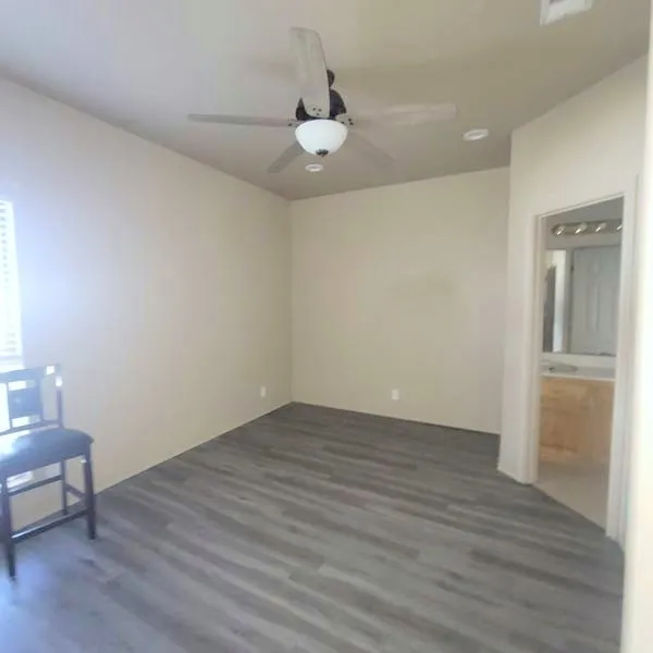 Single Family Residence For Rent in Ellis County , 710 W Waco Street, Ennis, Texas 75119, 3 Bedroom, 2 Bathroom, 1 Garage spaces, 1,092 Sqft, built in 2003, mls#21287884, Real Estate Agent in Ennis, Homes For Rent in Ellis county, Homes For Rent in Ennis, Realtor in Ennis Texas, Real Estate Brokerage Independent Realty Texas, Luminita Cordes Realtor