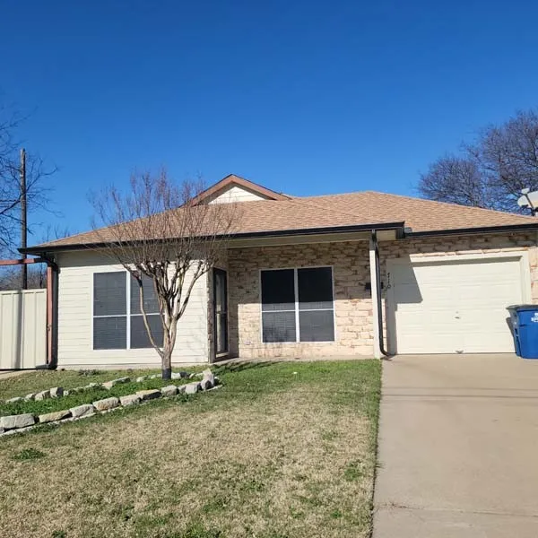 Single Family Residence For Rent in Ellis County , 710 W Waco Street, Ennis, Texas 75119, 3 Bedroom, 2 Bathroom, 1 Garage spaces, 1,092 Sqft, built in 2003, mls#21287884, Real Estate Agent in Ennis, Homes For Rent in Ellis county, Homes For Rent in Ennis, Realtor in Ennis Texas, Real Estate Brokerage Independent Realty Texas, Luminita Cordes Realtor