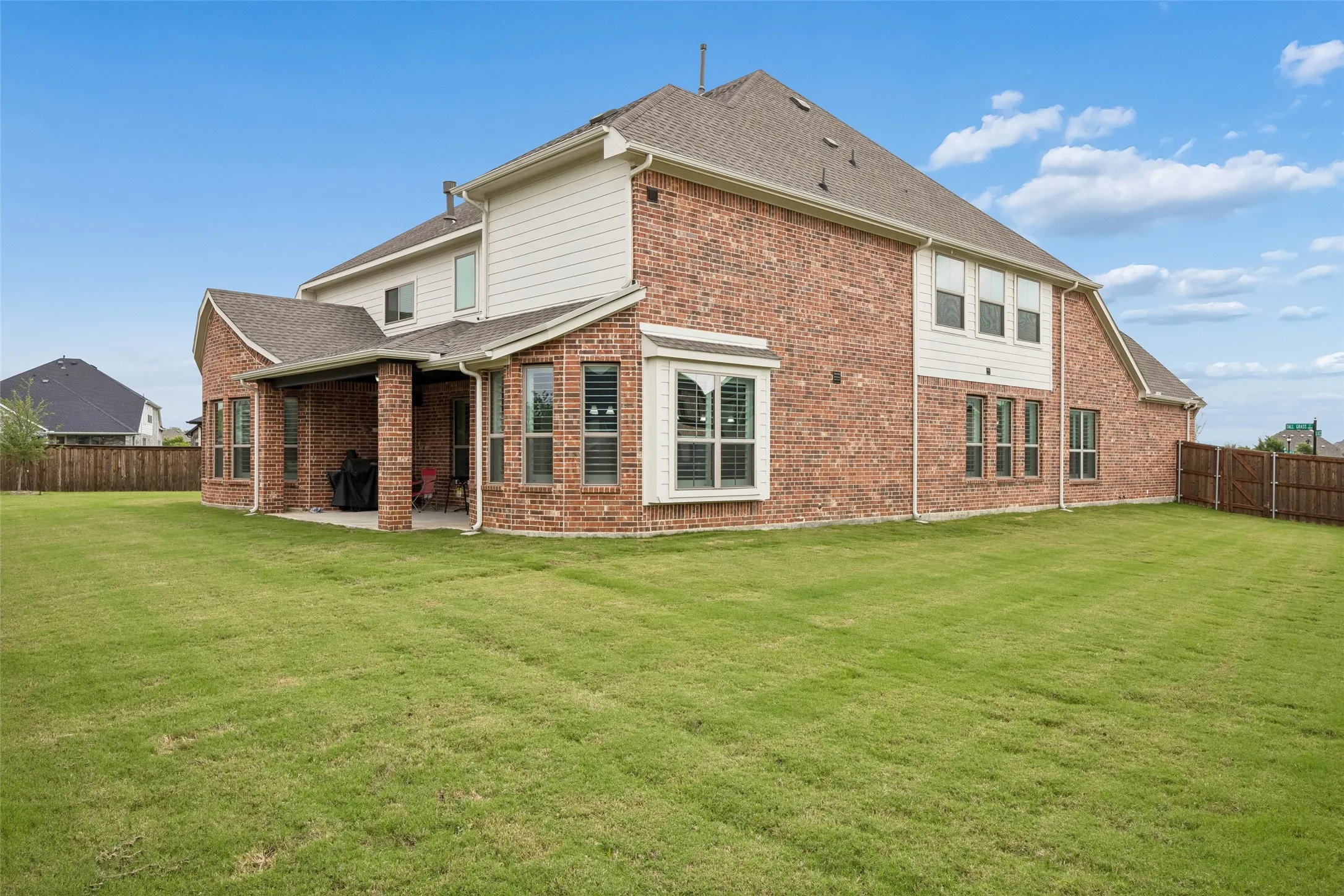 Single Family Residence For Sale in Johnson County , 1800 Tall Grass Court, Mansfield, Texas 76063, 6 Bedrooms, 5 Bathrooms, 3 Garage spaces, 4,421 Sqft, built in 2023, Price $867,000, mls#21277048, Real Estate Agent in Mansfield, Homes For Sale in Johnson county, Homes For Sale in Mansfield, Realtor in Mansfield Texas, Real Estate Brokerage Independent Realty Texas, Luminita Cordes Realtor