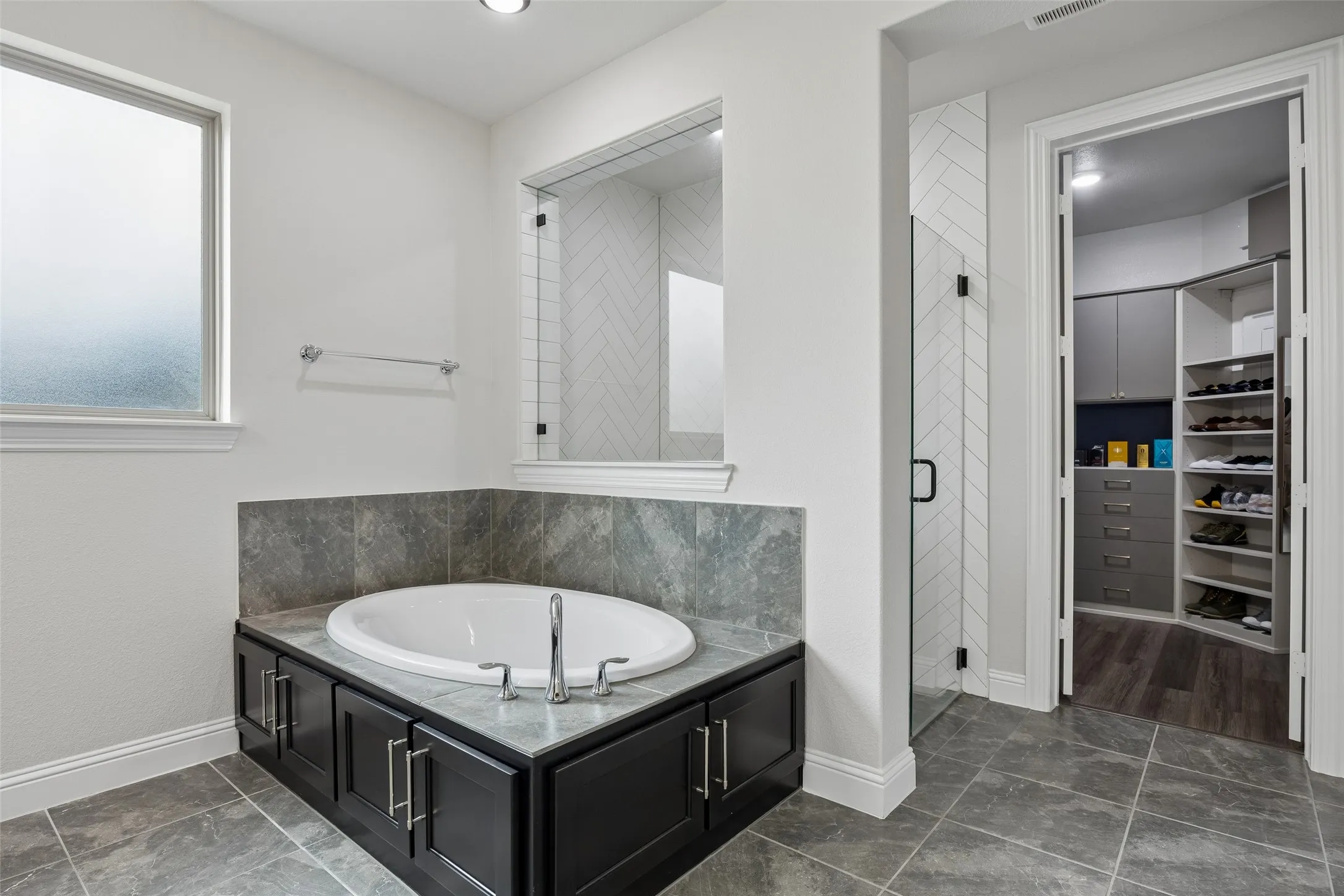 Single Family Residence For Sale in Johnson County , 1800 Tall Grass Court, Mansfield, Texas 76063, 6 Bedrooms, 5 Bathrooms, 3 Garage spaces, 4,421 Sqft, built in 2023, Price $867,000, mls#21277048, Real Estate Agent in Mansfield, Homes For Sale in Johnson county, Homes For Sale in Mansfield, Realtor in Mansfield Texas, Real Estate Brokerage Independent Realty Texas, Luminita Cordes Realtor