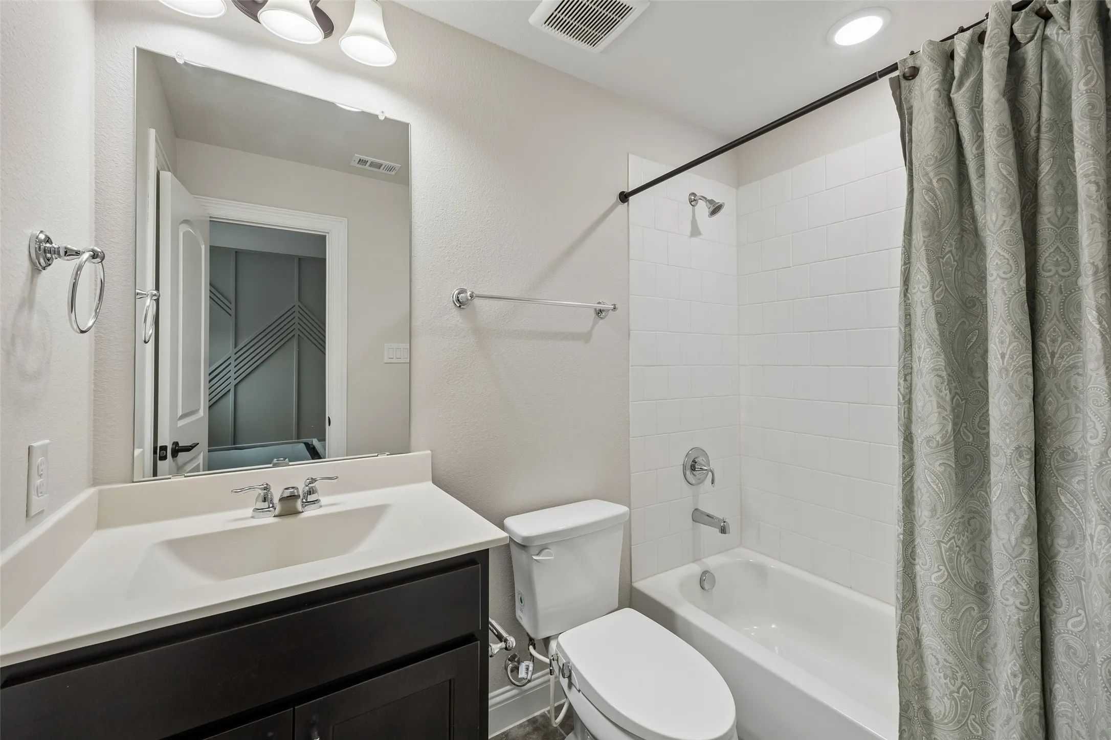 Single Family Residence For Sale in Johnson County , 1800 Tall Grass Court, Mansfield, Texas 76063, 6 Bedrooms, 5 Bathrooms, 3 Garage spaces, 4,421 Sqft, built in 2023, Price $867,000, mls#21277048, Real Estate Agent in Mansfield, Homes For Sale in Johnson county, Homes For Sale in Mansfield, Realtor in Mansfield Texas, Real Estate Brokerage Independent Realty Texas, Luminita Cordes Realtor