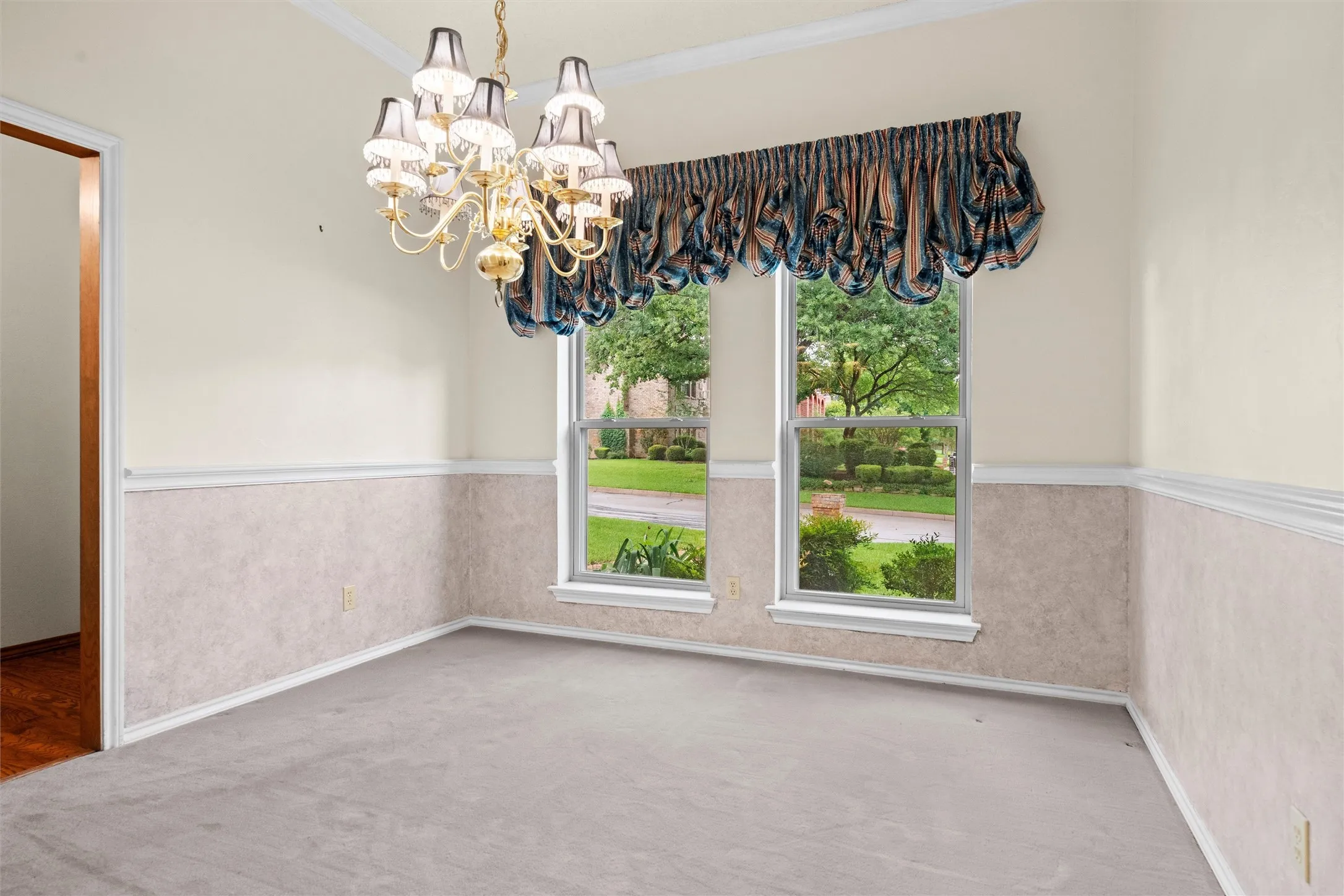 Single Family Residence For Sale in Tarrant County , 4930 High Creek Drive, Arlington, Texas 76017, 4 Bedroom, 3 Bathroom, 2 Garage spaces, 2,773 Sqft, built in 1987, mls#21281364, Real Estate Agent in Arlington, Homes For Sale in Tarrant county, Homes For Sale in Arlington, Realtor in Arlington Texas, Real Estate Brokerage Independent Realty Texas, Luminita Cordes Realtor