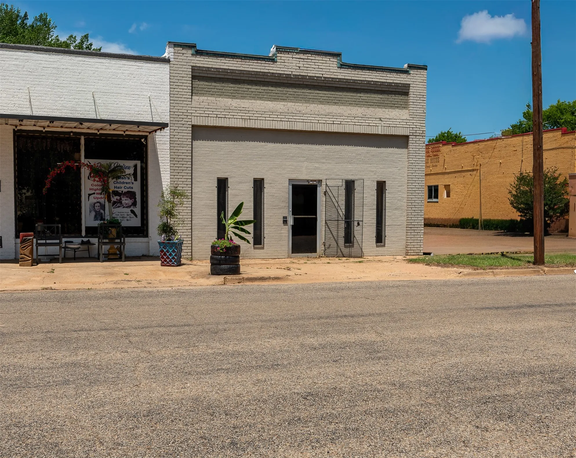 Business For Sale in Henderson County , 409 N Prairieville Street, Athens, Texas 75751, 0, 0, Garage spaces, 0 Sqft, built in 0, Price $199,000, mls#21287896, Real Estate Agent in Athens, Homes For Sale in Henderson county, Homes For Sale in Athens, Realtor in Athens Texas, Real Estate Brokerage Independent Realty Texas, Luminita Cordes Realtor