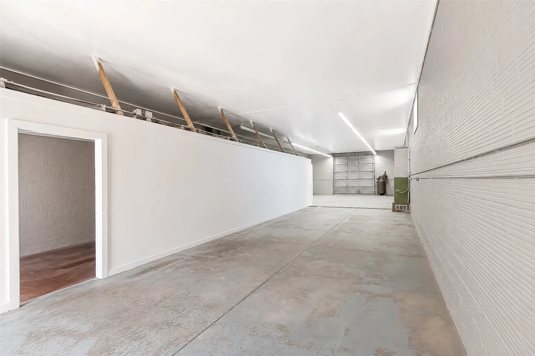 Business For Sale in Henderson County , 409 N Prairieville Street, Athens, Texas 75751, 0, 0, Garage spaces, 0 Sqft, built in 0, Price $199,000, mls#21287896, Real Estate Agent in Athens, Homes For Sale in Henderson county, Homes For Sale in Athens, Realtor in Athens Texas, Real Estate Brokerage Independent Realty Texas, Luminita Cordes Realtor