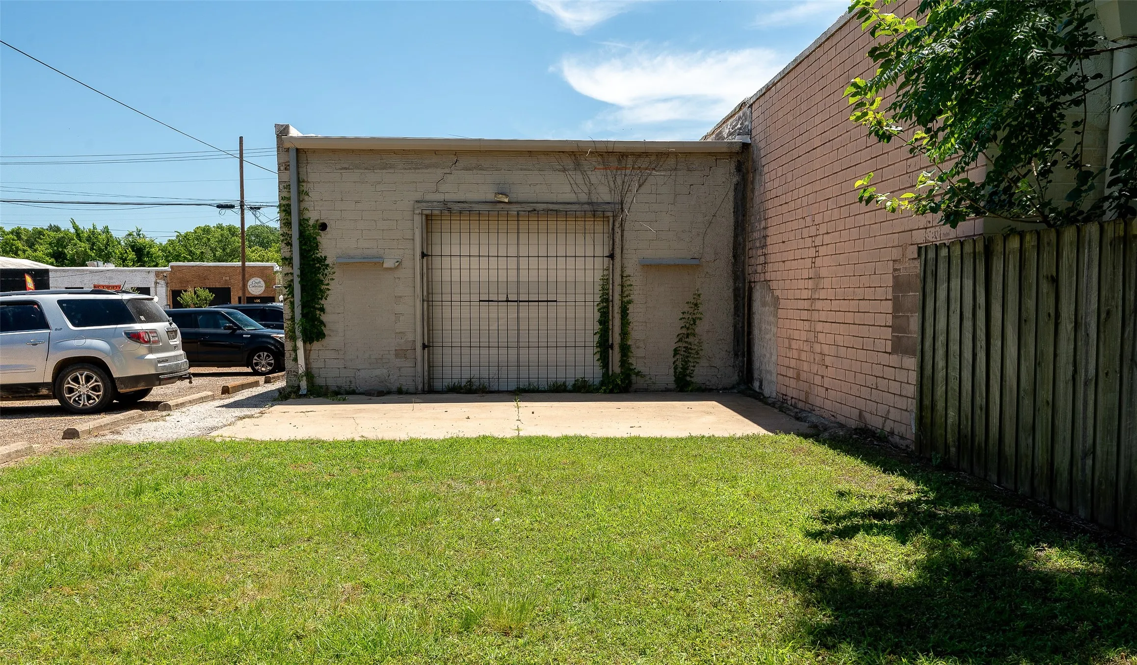 Business For Sale in Henderson County , 409 N Prairieville Street, Athens, Texas 75751, 0, 0, Garage spaces, 0 Sqft, built in 0, Price $199,000, mls#21287896, Real Estate Agent in Athens, Homes For Sale in Henderson county, Homes For Sale in Athens, Realtor in Athens Texas, Real Estate Brokerage Independent Realty Texas, Luminita Cordes Realtor