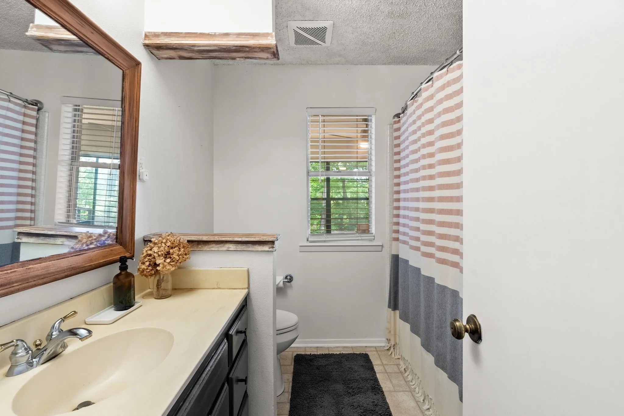Single Family Residence For Sale in Wood County , 483 County Road 2140, Quitman, Texas 75783, 3 Bedroom, 2 Bathroom, Garage spaces, 1,703 Sqft, built in 1985, mls#21284215, Real Estate Agent in Quitman, Homes For Sale in Wood county, Homes For Sale in Quitman, Realtor in Quitman Texas, Real Estate Brokerage Independent Realty Texas, Luminita Cordes Realtor