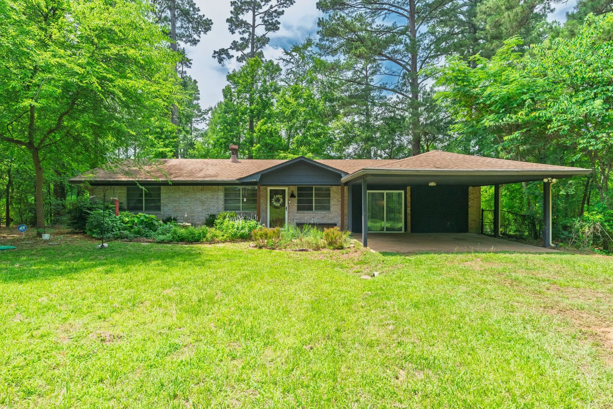 Single Family Residence For Sale in Wood County , 483 County Road 2140, Quitman, Texas 75783, 3 Bedroom, 2 Bathroom, Garage spaces, 1,703 Sqft, built in 1985, mls#21284215, Real Estate Agent in Quitman, Homes For Sale in Wood county, Homes For Sale in Quitman, Realtor in Quitman Texas, Real Estate Brokerage Independent Realty Texas, Luminita Cordes Realtor