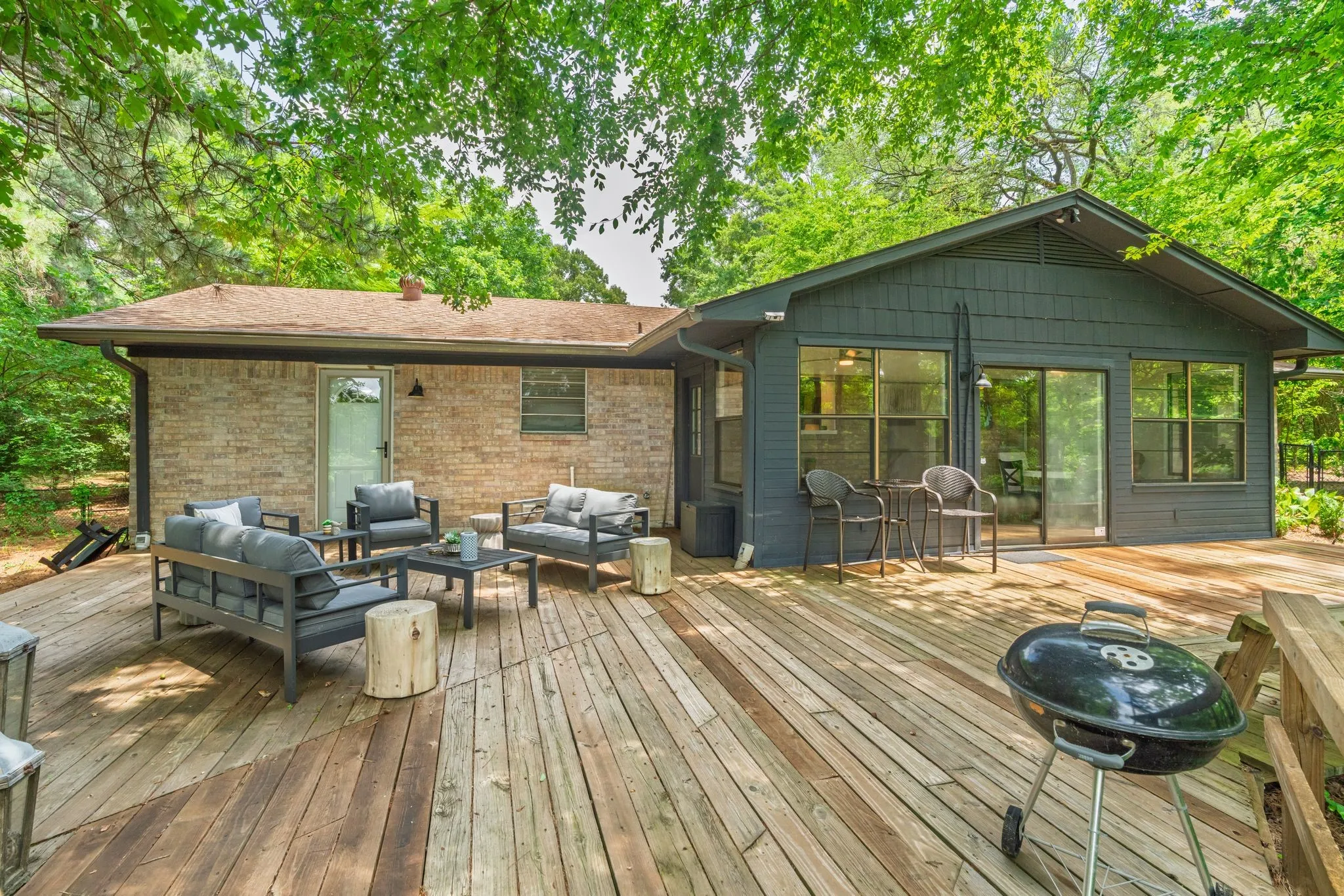 Large back deck for relaxing and entertaining