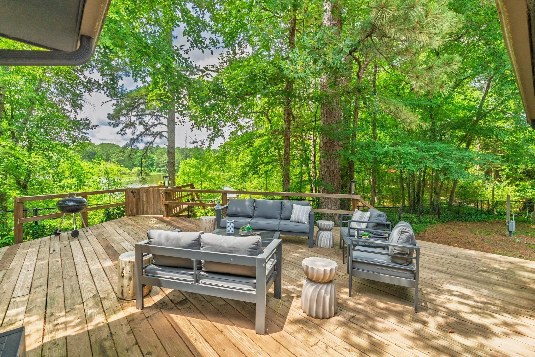 Large back deck for relaxing and entertaining