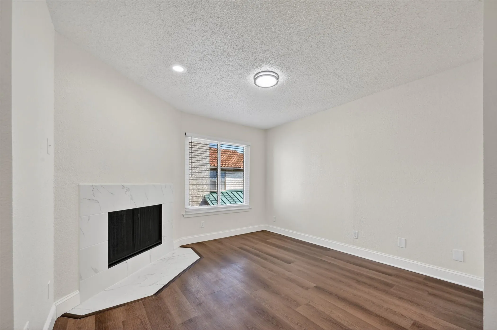 Condominium For Sale in Dallas County , 336 Melrose Drive 21D, Richardson, Texas 75080, 1 Bedroom, 2 Bathroom, 2 Garage spaces, 920 Sqft, built in 1984, mls#21287234, Real Estate Agent in Richardson, Homes For Sale in Dallas county, Homes For Sale in Richardson, Realtor in Richardson Texas, Real Estate Brokerage Independent Realty Texas, Luminita Cordes Realtor