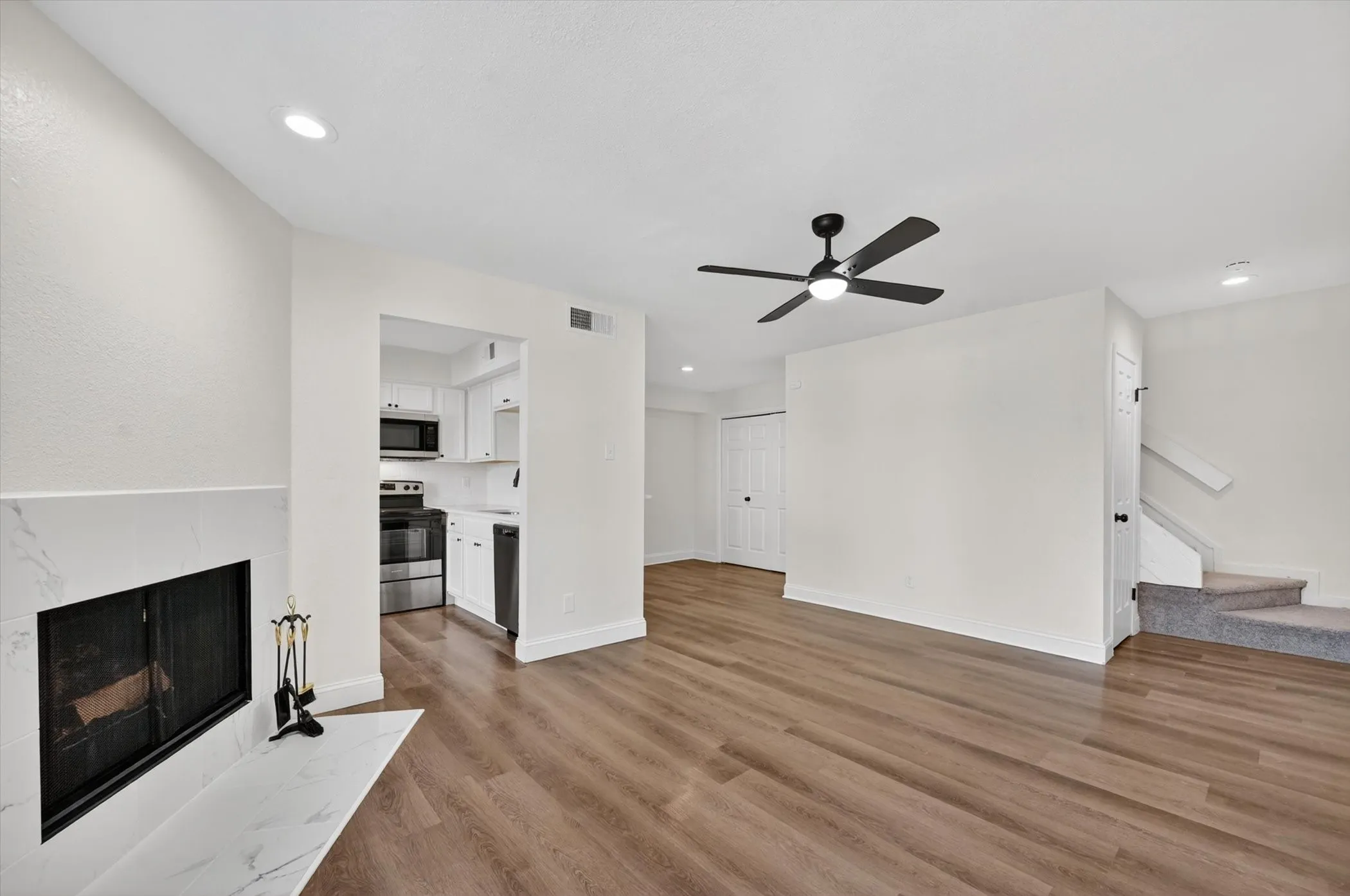 Condominium For Sale in Dallas County , 336 Melrose Drive 21D, Richardson, Texas 75080, 1 Bedroom, 2 Bathroom, 2 Garage spaces, 920 Sqft, built in 1984, mls#21287234, Real Estate Agent in Richardson, Homes For Sale in Dallas county, Homes For Sale in Richardson, Realtor in Richardson Texas, Real Estate Brokerage Independent Realty Texas, Luminita Cordes Realtor