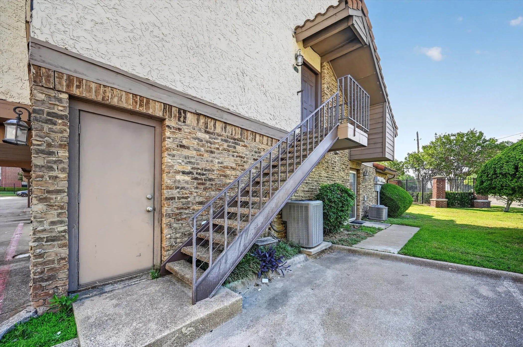Condominium For Sale in Dallas County , 336 Melrose Drive 21D, Richardson, Texas 75080, 1 Bedroom, 2 Bathroom, 2 Garage spaces, 920 Sqft, built in 1984, mls#21287234, Real Estate Agent in Richardson, Homes For Sale in Dallas county, Homes For Sale in Richardson, Realtor in Richardson Texas, Real Estate Brokerage Independent Realty Texas, Luminita Cordes Realtor