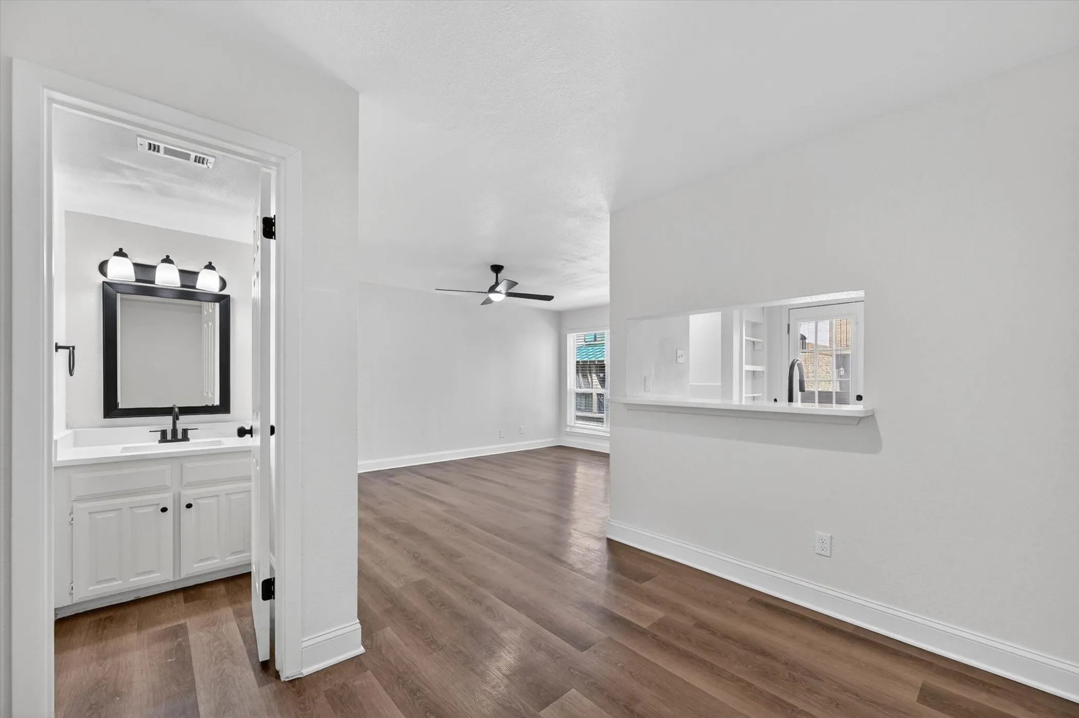 Condominium For Sale in Dallas County , 336 Melrose Drive 21D, Richardson, Texas 75080, 1 Bedroom, 2 Bathroom, 2 Garage spaces, 920 Sqft, built in 1984, mls#21287234, Real Estate Agent in Richardson, Homes For Sale in Dallas county, Homes For Sale in Richardson, Realtor in Richardson Texas, Real Estate Brokerage Independent Realty Texas, Luminita Cordes Realtor