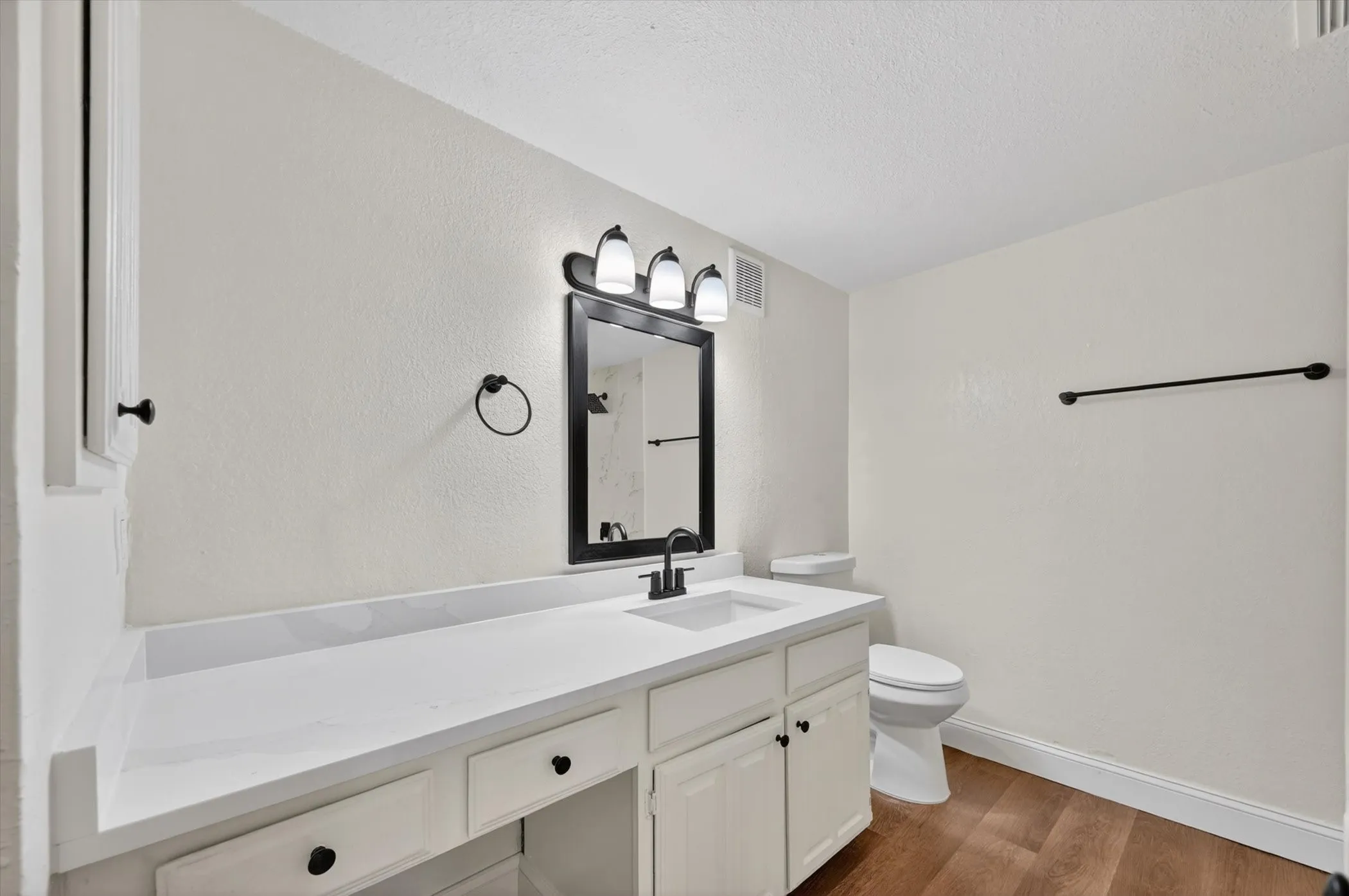 Condominium For Sale in Dallas County , 336 Melrose Drive 21D, Richardson, Texas 75080, 1 Bedroom, 2 Bathroom, 2 Garage spaces, 920 Sqft, built in 1984, mls#21287234, Real Estate Agent in Richardson, Homes For Sale in Dallas county, Homes For Sale in Richardson, Realtor in Richardson Texas, Real Estate Brokerage Independent Realty Texas, Luminita Cordes Realtor