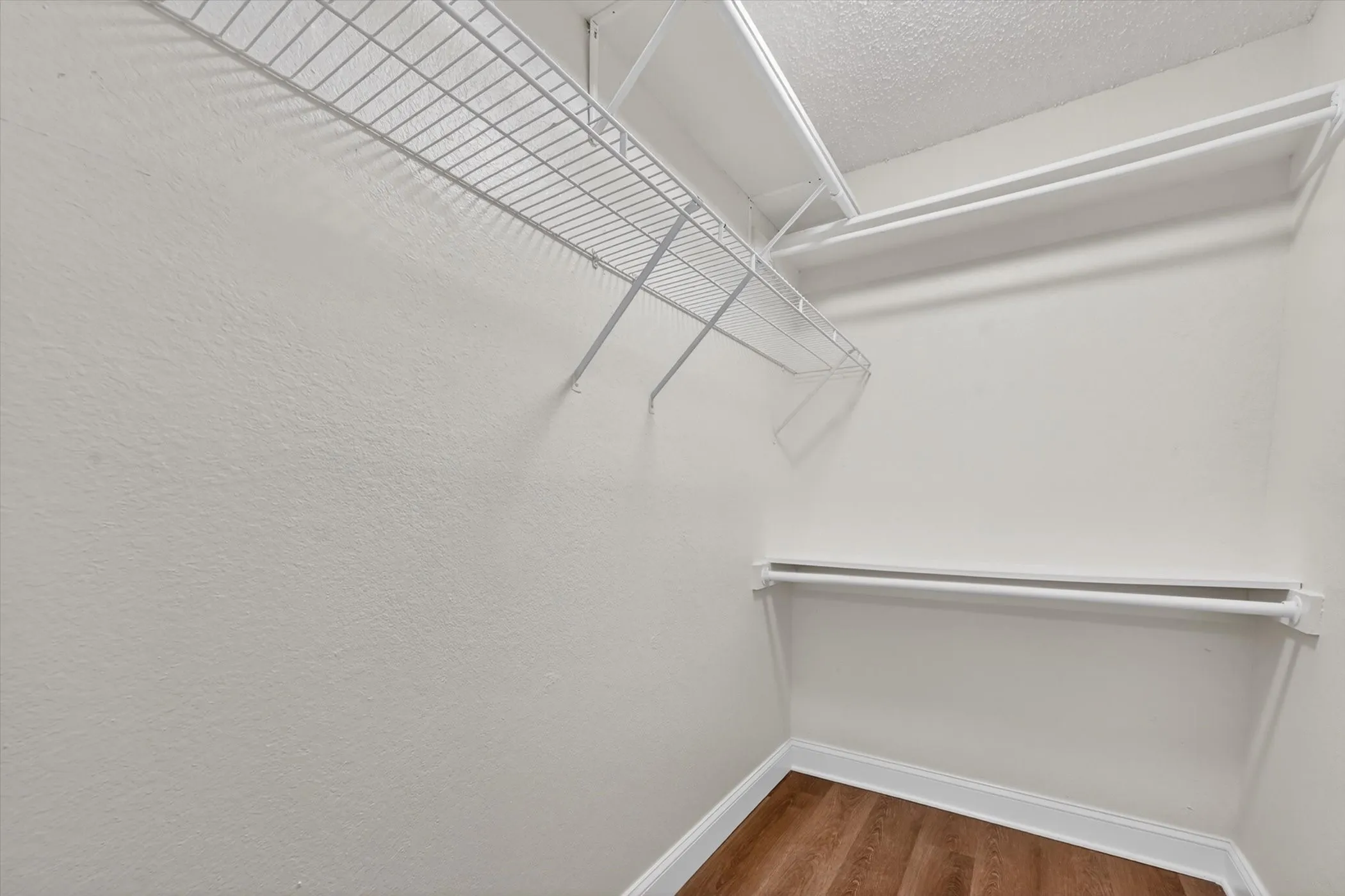 Condominium For Sale in Dallas County , 336 Melrose Drive 21D, Richardson, Texas 75080, 1 Bedroom, 2 Bathroom, 2 Garage spaces, 920 Sqft, built in 1984, mls#21287234, Real Estate Agent in Richardson, Homes For Sale in Dallas county, Homes For Sale in Richardson, Realtor in Richardson Texas, Real Estate Brokerage Independent Realty Texas, Luminita Cordes Realtor