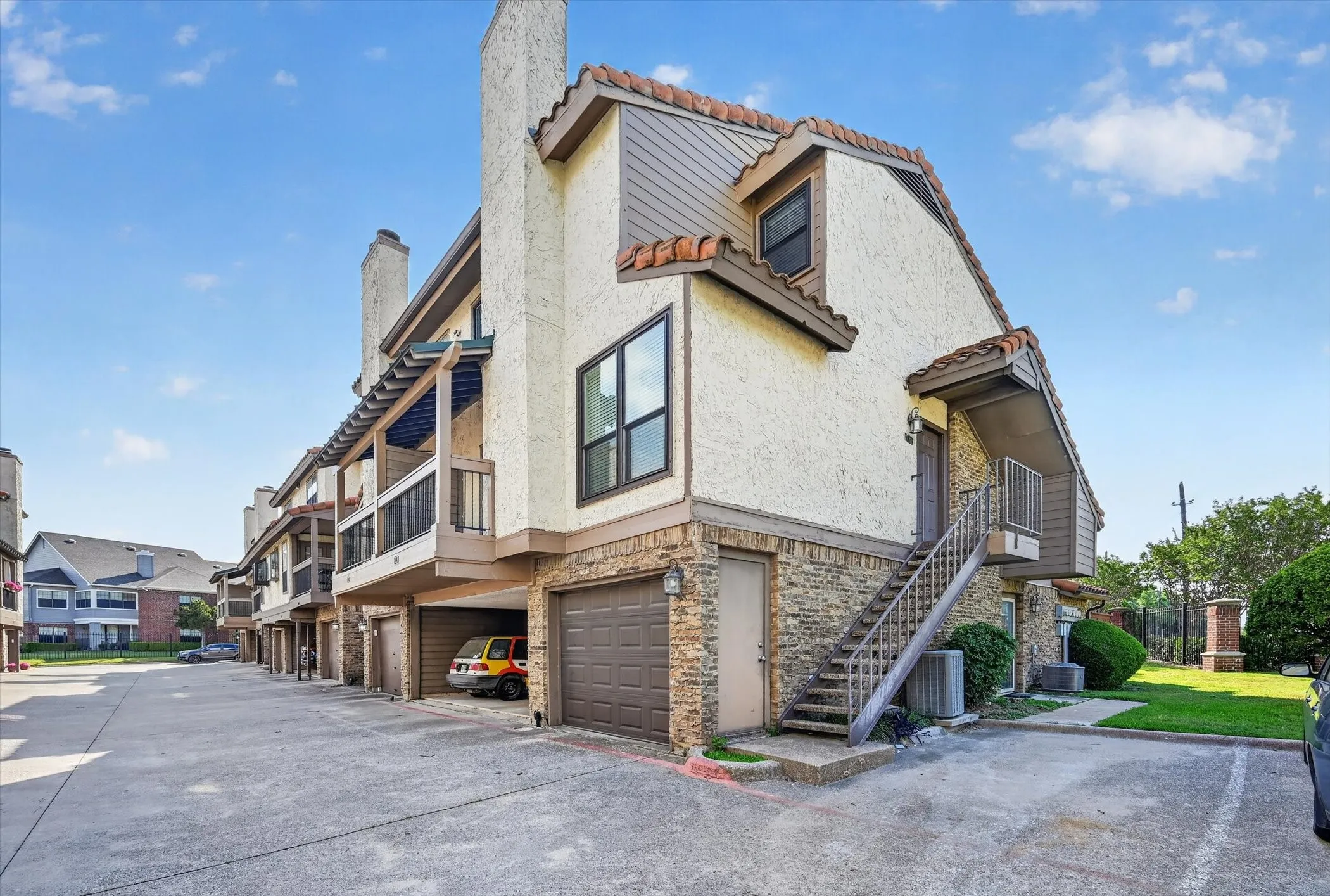 Condominium For Sale in Dallas County , 336 Melrose Drive 21D, Richardson, Texas 75080, 1 Bedroom, 2 Bathroom, 2 Garage spaces, 920 Sqft, built in 1984, mls#21287234, Real Estate Agent in Richardson, Homes For Sale in Dallas county, Homes For Sale in Richardson, Realtor in Richardson Texas, Real Estate Brokerage Independent Realty Texas, Luminita Cordes Realtor