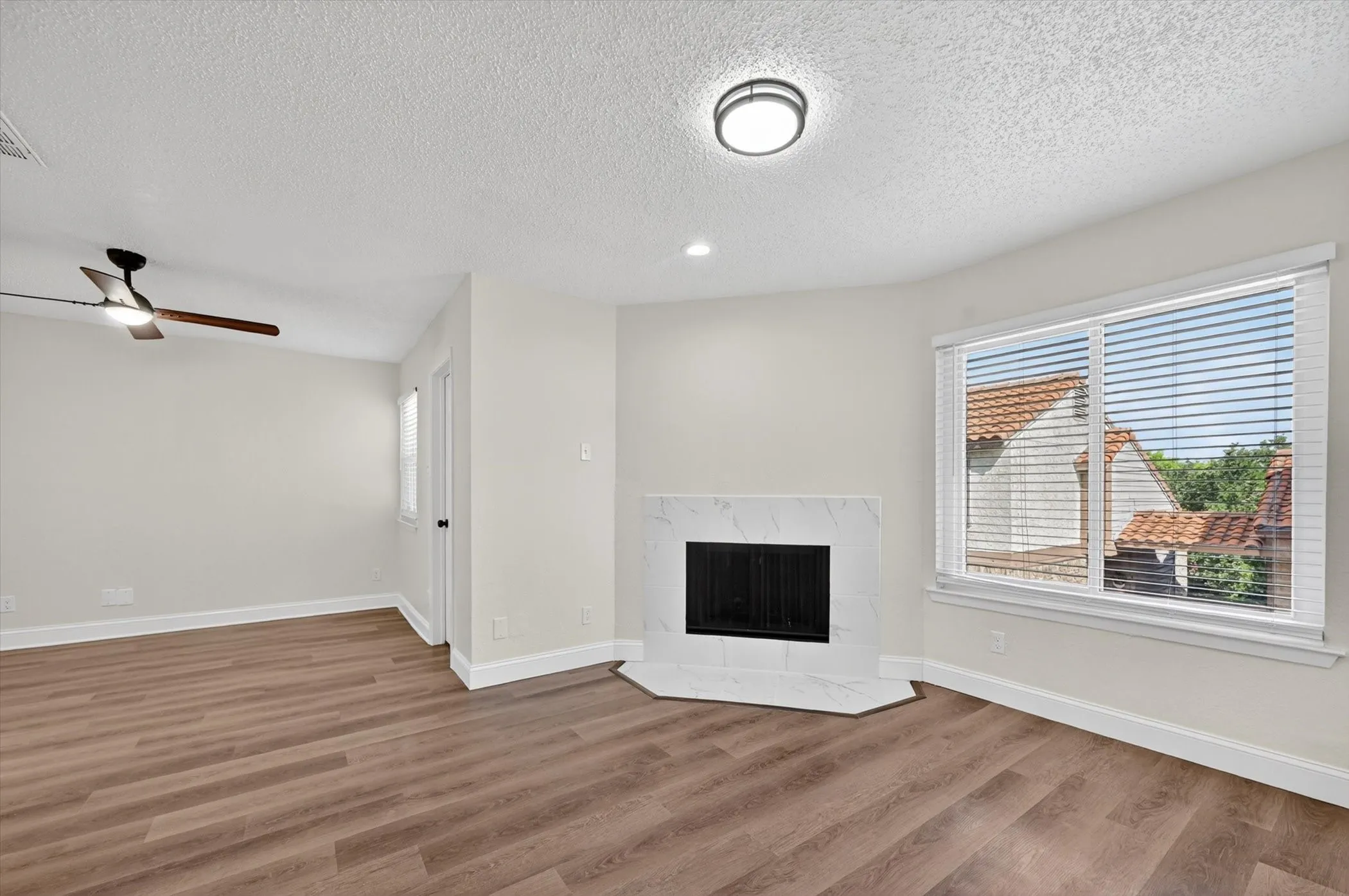 Condominium For Sale in Dallas County , 336 Melrose Drive 21D, Richardson, Texas 75080, 1 Bedroom, 2 Bathroom, 2 Garage spaces, 920 Sqft, built in 1984, mls#21287234, Real Estate Agent in Richardson, Homes For Sale in Dallas county, Homes For Sale in Richardson, Realtor in Richardson Texas, Real Estate Brokerage Independent Realty Texas, Luminita Cordes Realtor