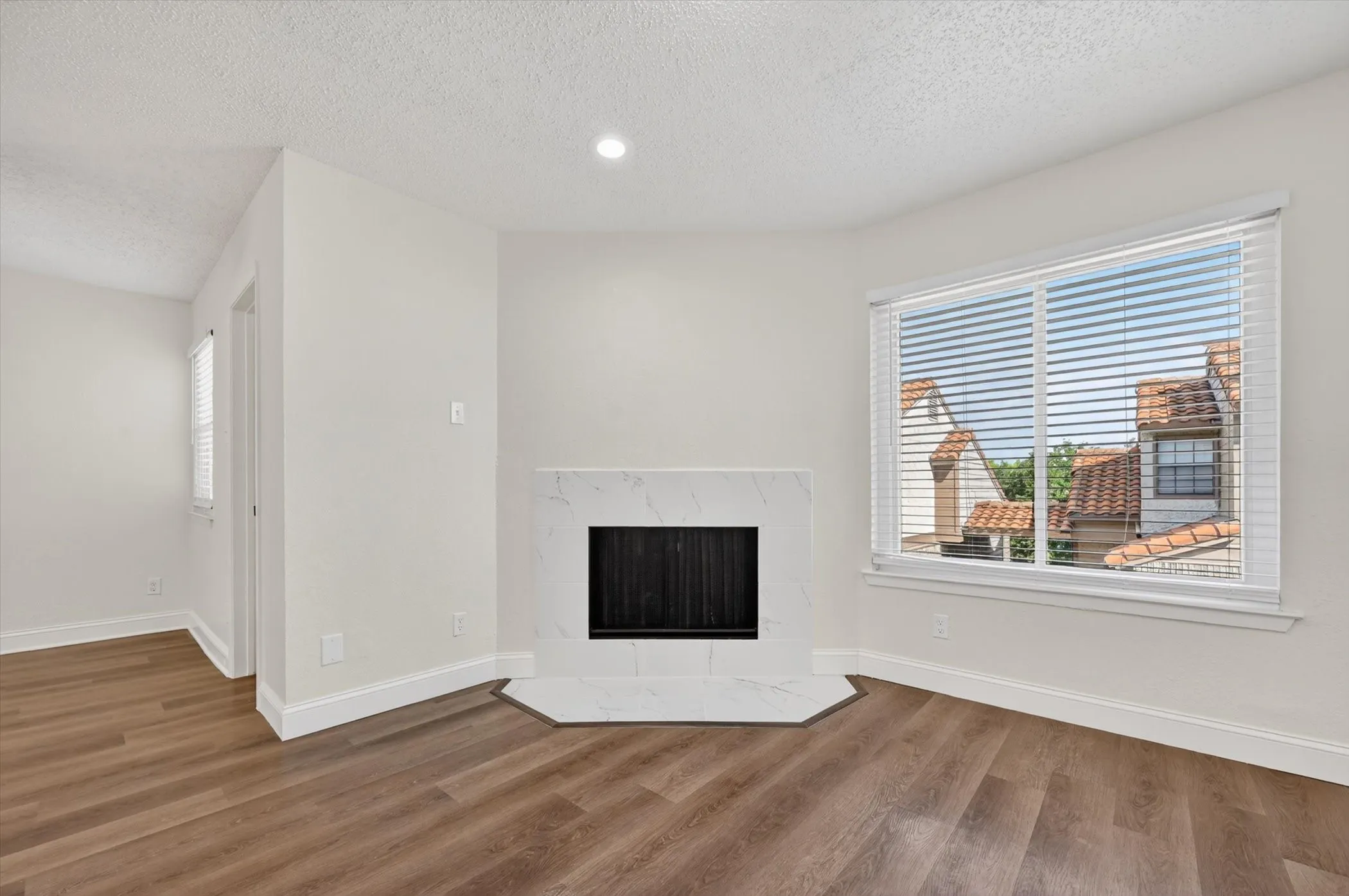 Condominium For Sale in Dallas County , 336 Melrose Drive 21D, Richardson, Texas 75080, 1 Bedroom, 2 Bathroom, 2 Garage spaces, 920 Sqft, built in 1984, mls#21287234, Real Estate Agent in Richardson, Homes For Sale in Dallas county, Homes For Sale in Richardson, Realtor in Richardson Texas, Real Estate Brokerage Independent Realty Texas, Luminita Cordes Realtor