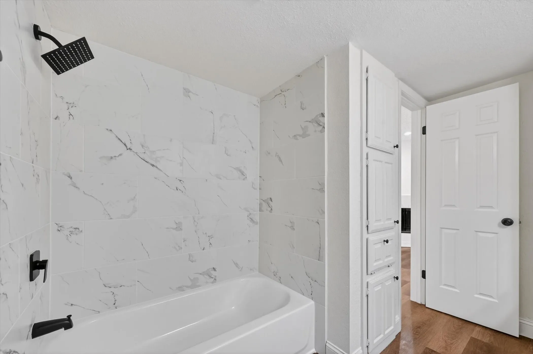Condominium For Sale in Dallas County , 336 Melrose Drive 21D, Richardson, Texas 75080, 1 Bedroom, 2 Bathroom, 2 Garage spaces, 920 Sqft, built in 1984, mls#21287234, Real Estate Agent in Richardson, Homes For Sale in Dallas county, Homes For Sale in Richardson, Realtor in Richardson Texas, Real Estate Brokerage Independent Realty Texas, Luminita Cordes Realtor