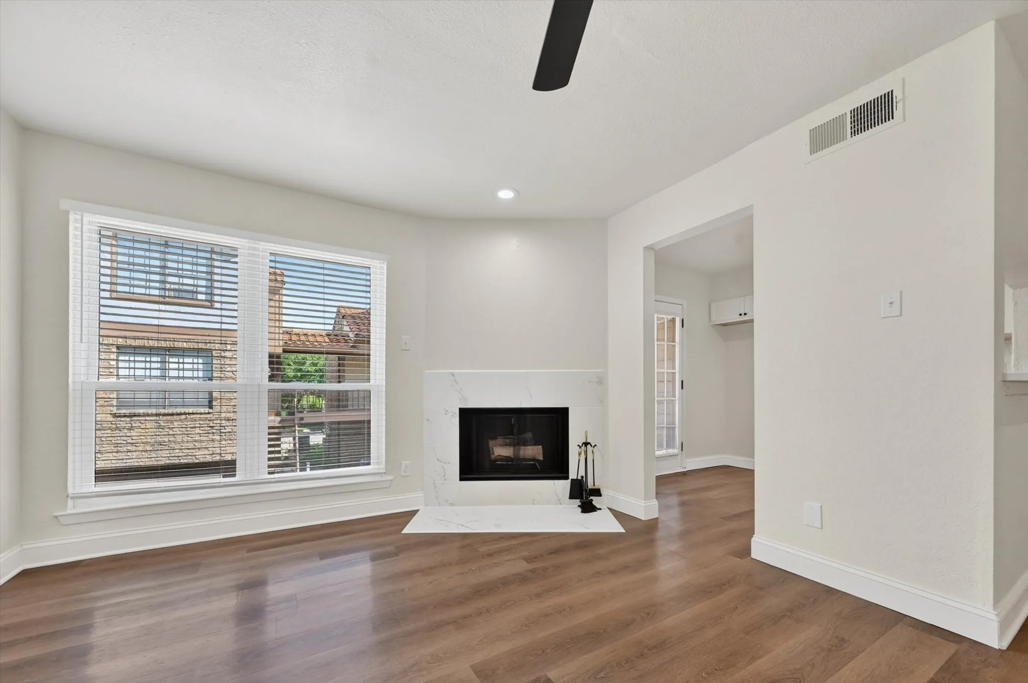 Condominium For Sale in Dallas County , 336 Melrose Drive 21D, Richardson, Texas 75080, 1 Bedroom, 2 Bathroom, 2 Garage spaces, 920 Sqft, built in 1984, mls#21287234, Real Estate Agent in Richardson, Homes For Sale in Dallas county, Homes For Sale in Richardson, Realtor in Richardson Texas, Real Estate Brokerage Independent Realty Texas, Luminita Cordes Realtor