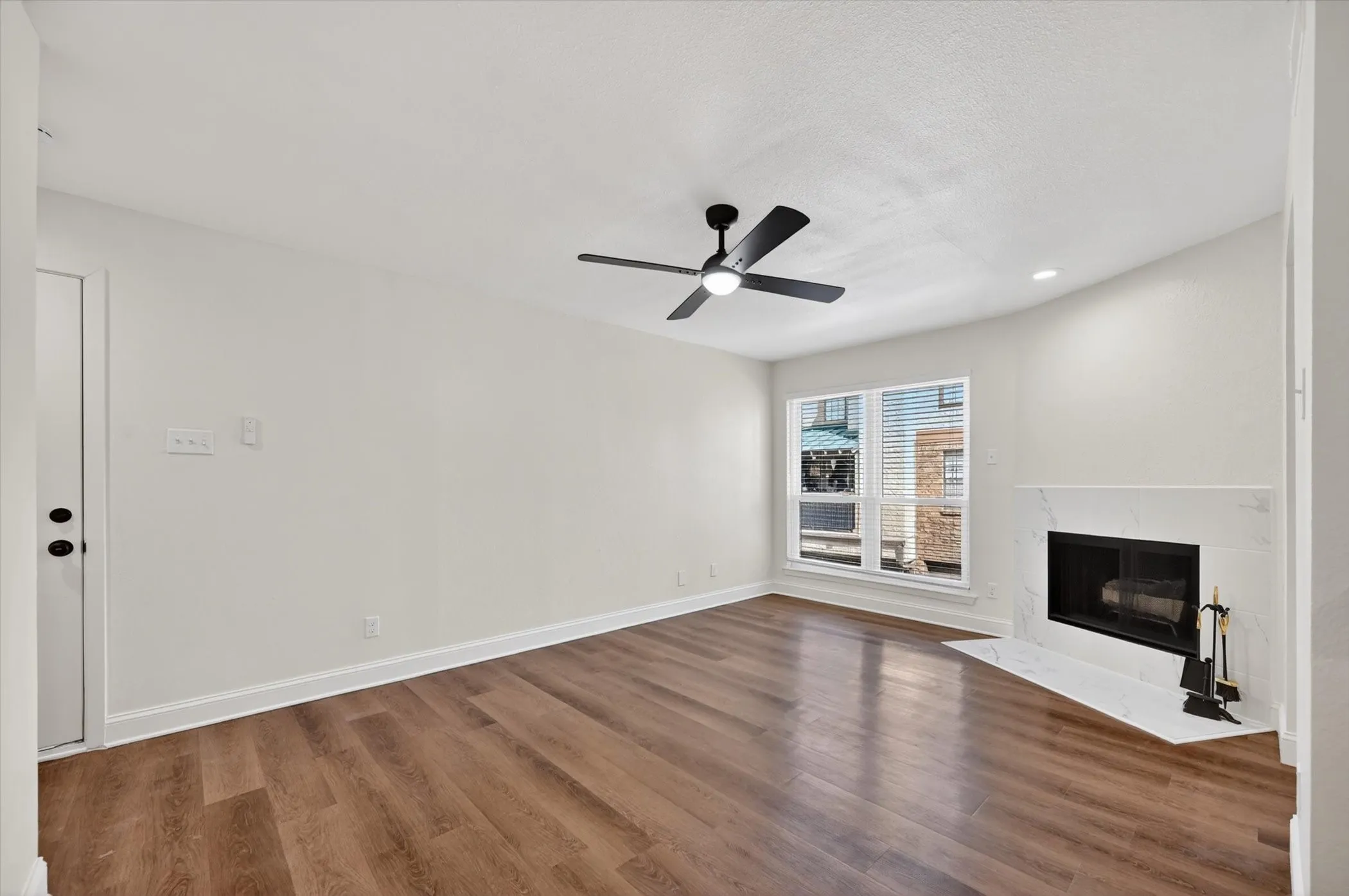 Condominium For Sale in Dallas County , 336 Melrose Drive 21D, Richardson, Texas 75080, 1 Bedroom, 2 Bathroom, 2 Garage spaces, 920 Sqft, built in 1984, mls#21287234, Real Estate Agent in Richardson, Homes For Sale in Dallas county, Homes For Sale in Richardson, Realtor in Richardson Texas, Real Estate Brokerage Independent Realty Texas, Luminita Cordes Realtor