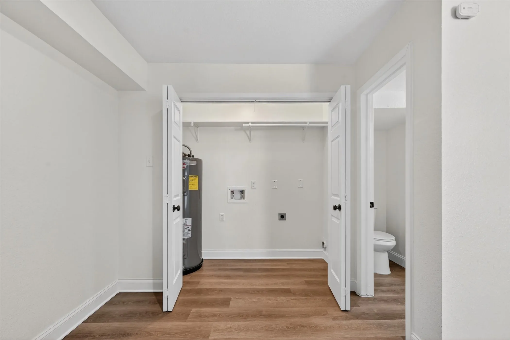 Condominium For Sale in Dallas County , 336 Melrose Drive 21D, Richardson, Texas 75080, 1 Bedroom, 2 Bathroom, 2 Garage spaces, 920 Sqft, built in 1984, mls#21287234, Real Estate Agent in Richardson, Homes For Sale in Dallas county, Homes For Sale in Richardson, Realtor in Richardson Texas, Real Estate Brokerage Independent Realty Texas, Luminita Cordes Realtor