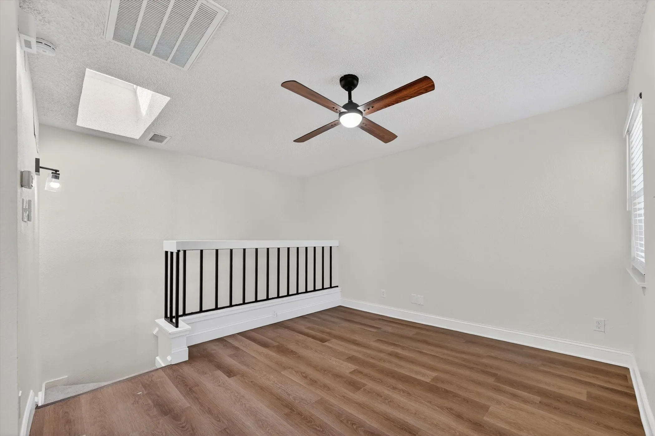Condominium For Sale in Dallas County , 336 Melrose Drive 21D, Richardson, Texas 75080, 1 Bedroom, 2 Bathroom, 2 Garage spaces, 920 Sqft, built in 1984, mls#21287234, Real Estate Agent in Richardson, Homes For Sale in Dallas county, Homes For Sale in Richardson, Realtor in Richardson Texas, Real Estate Brokerage Independent Realty Texas, Luminita Cordes Realtor