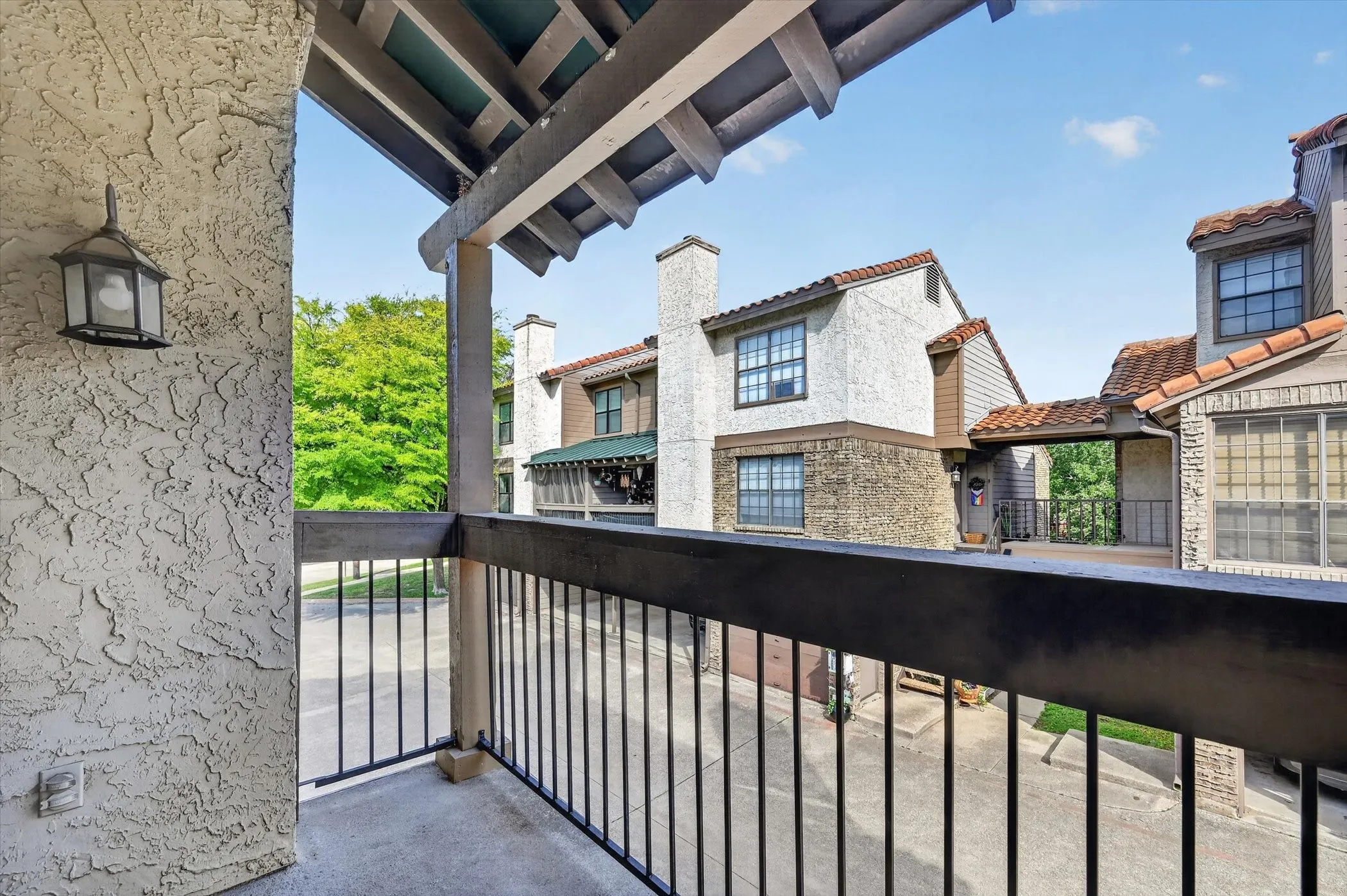 Condominium For Sale in Dallas County , 336 Melrose Drive 21D, Richardson, Texas 75080, 1 Bedroom, 2 Bathroom, 2 Garage spaces, 920 Sqft, built in 1984, mls#21287234, Real Estate Agent in Richardson, Homes For Sale in Dallas county, Homes For Sale in Richardson, Realtor in Richardson Texas, Real Estate Brokerage Independent Realty Texas, Luminita Cordes Realtor